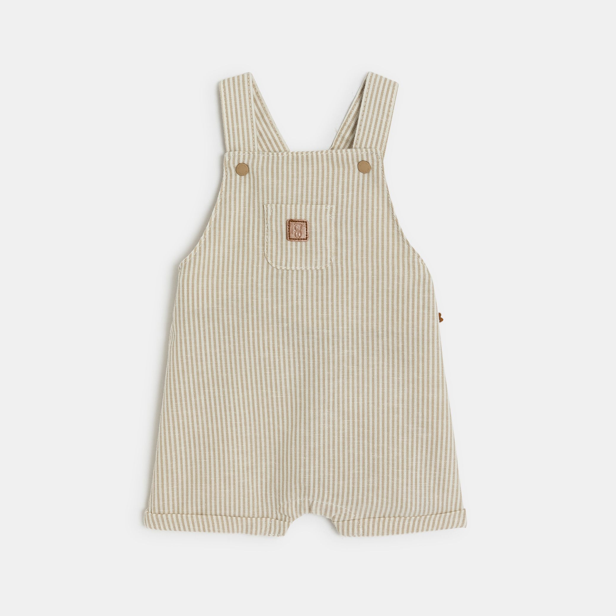 Quần yếm ngắn và bodysuit