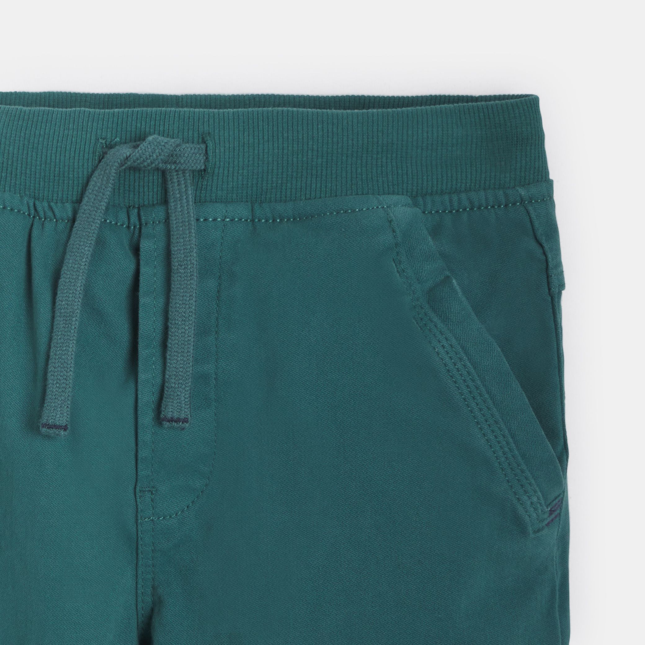 Quần jogger xanh lá