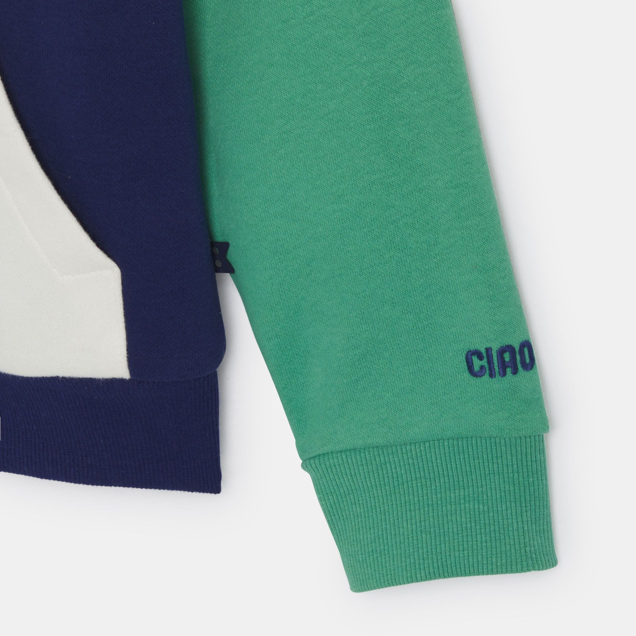 Áo hoodie phối màu cho bé trai