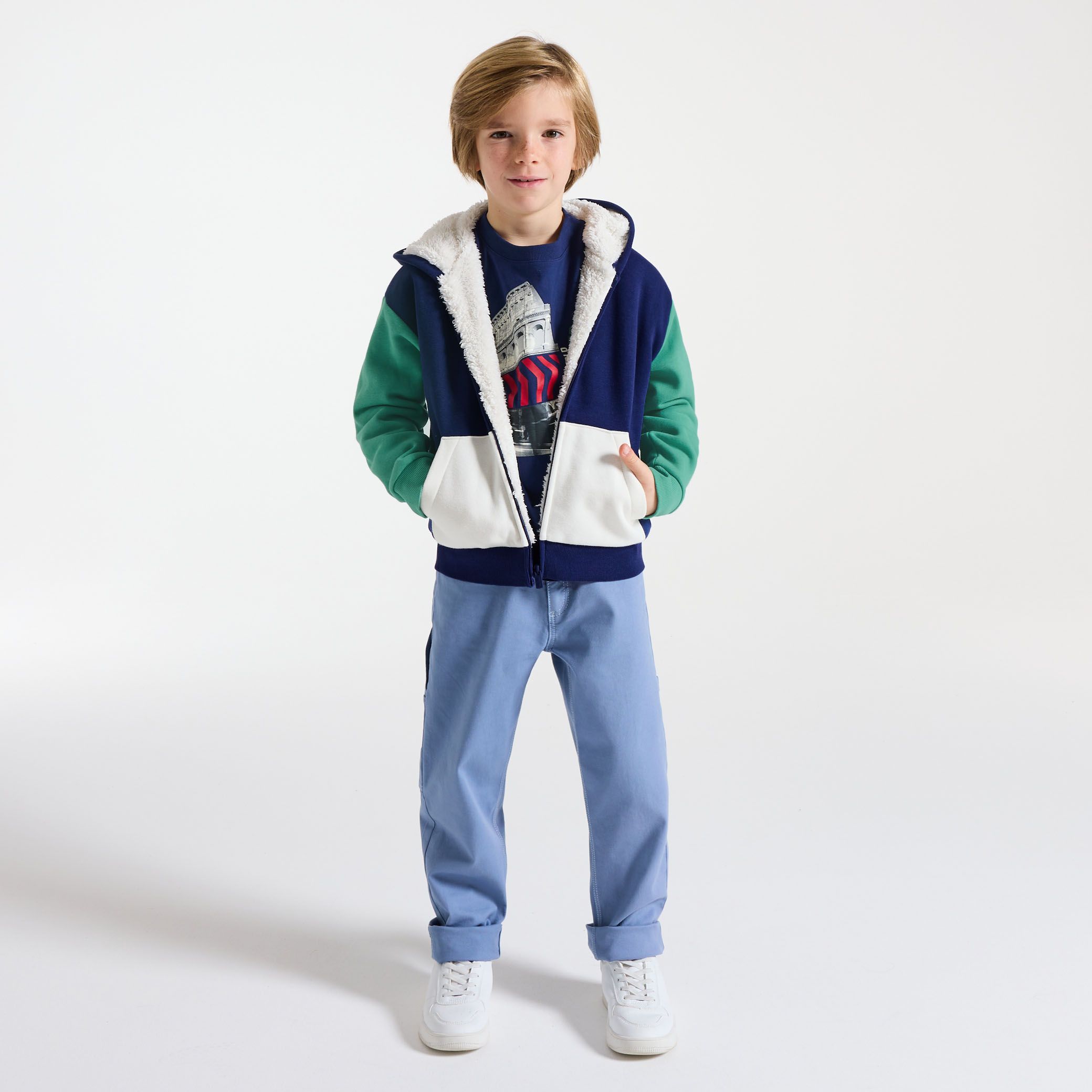 Áo hoodie phối màu cho bé trai