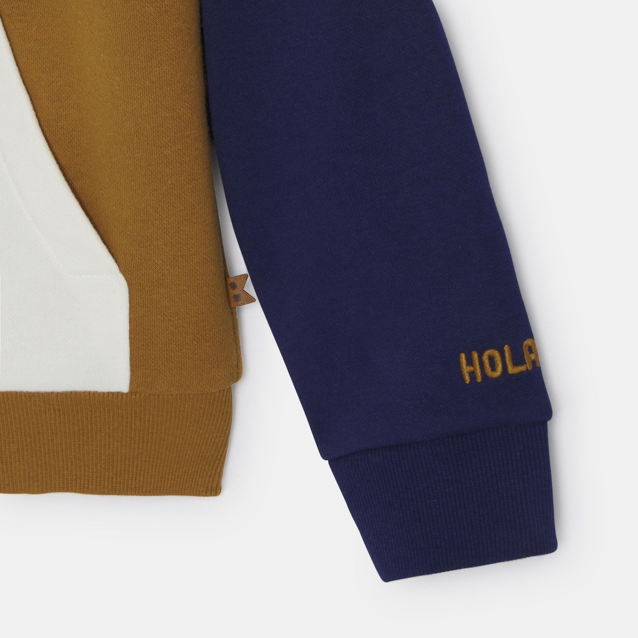 Áo hoodie phối màu cho bé trai