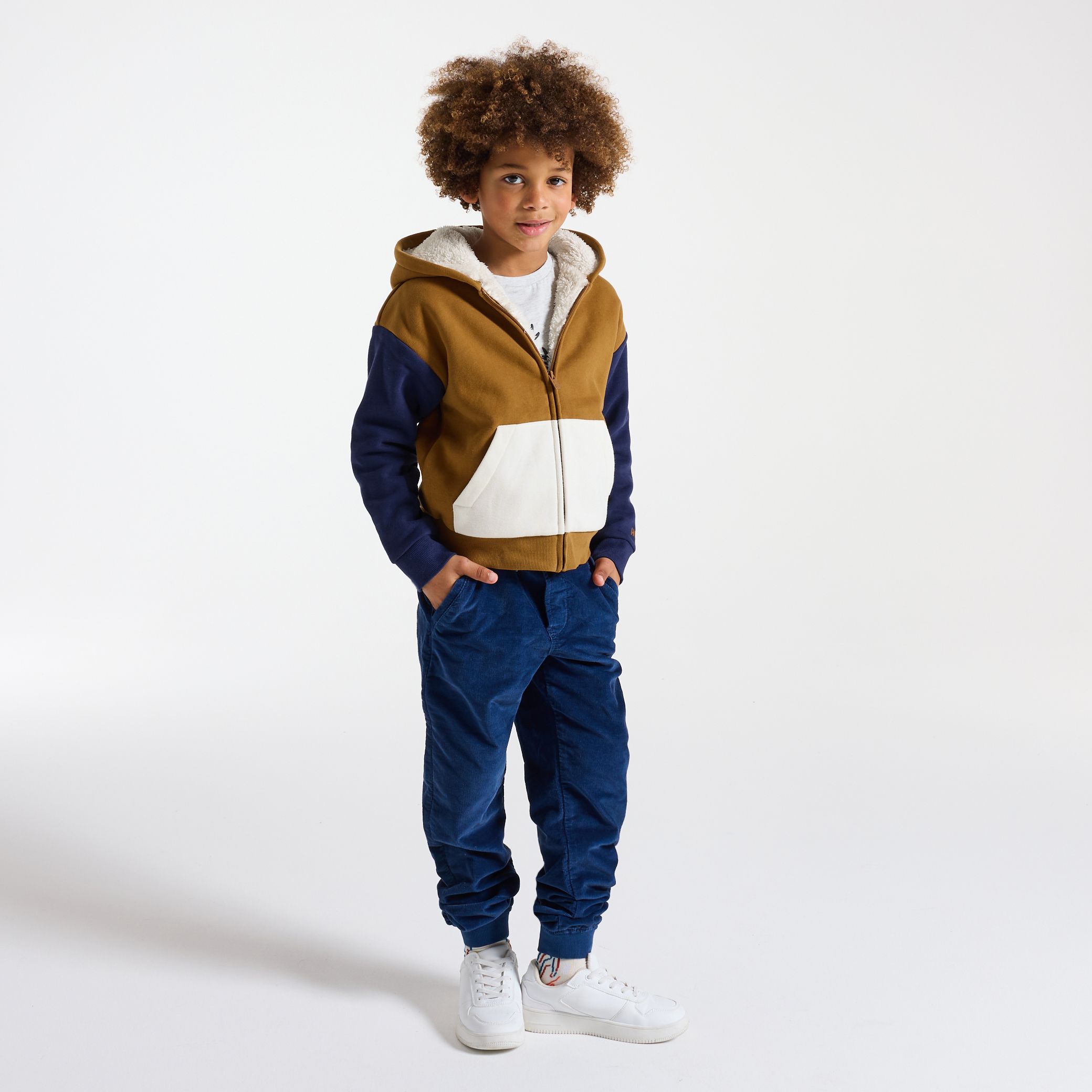 Áo hoodie phối màu cho bé trai