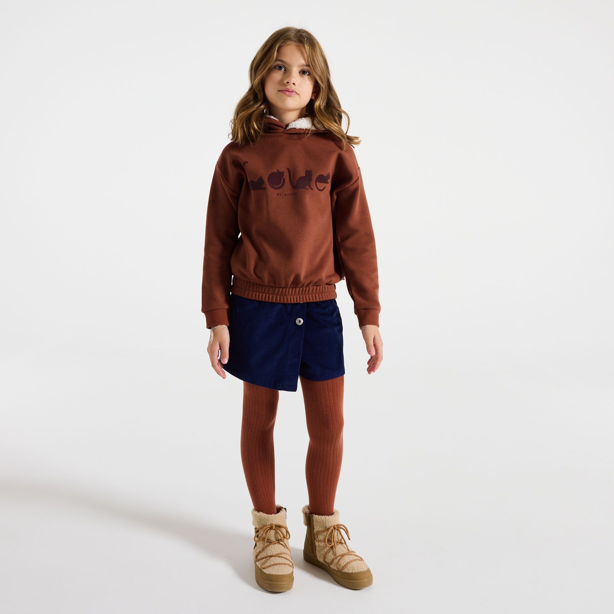 Áo hoodie in họa tiết