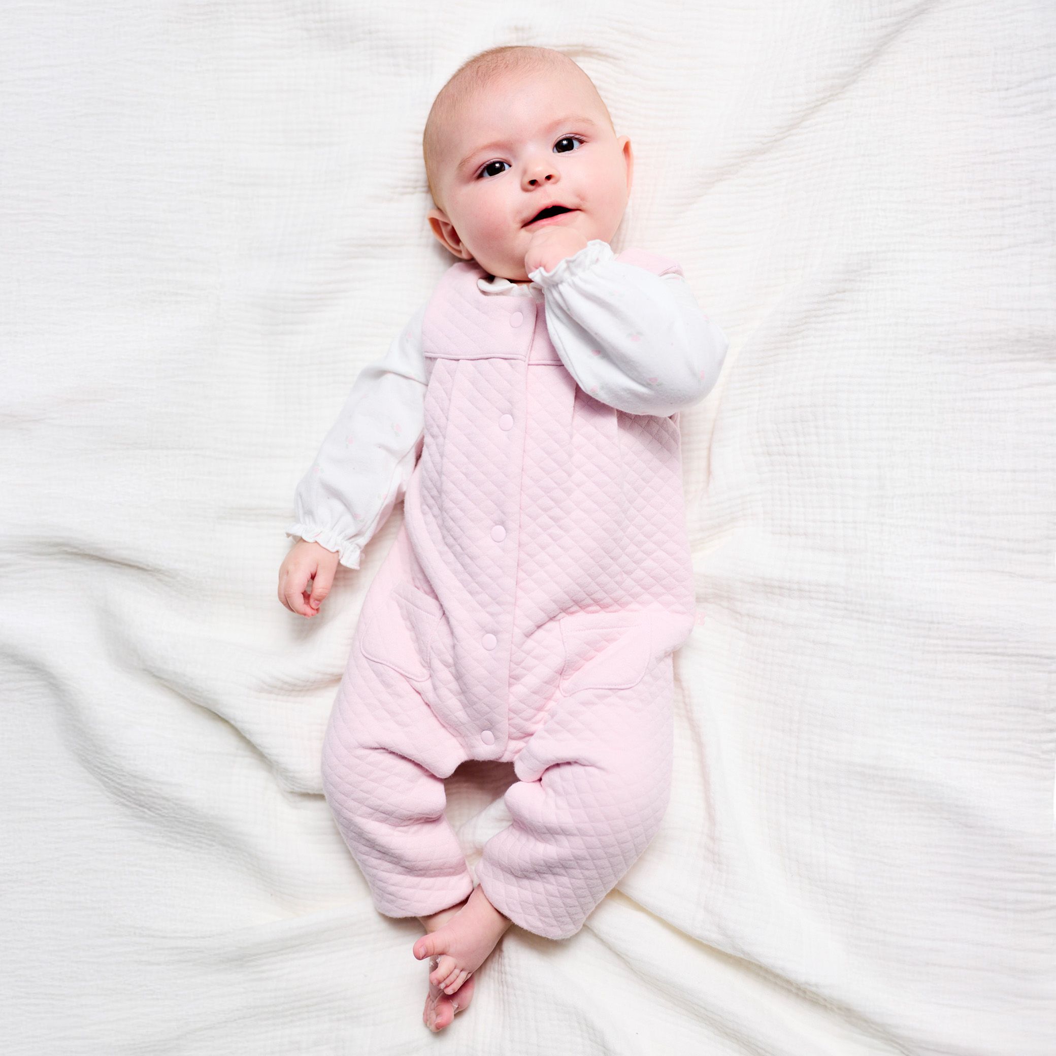 Bộ yếm kèm body in họa tiết cho bé gái
