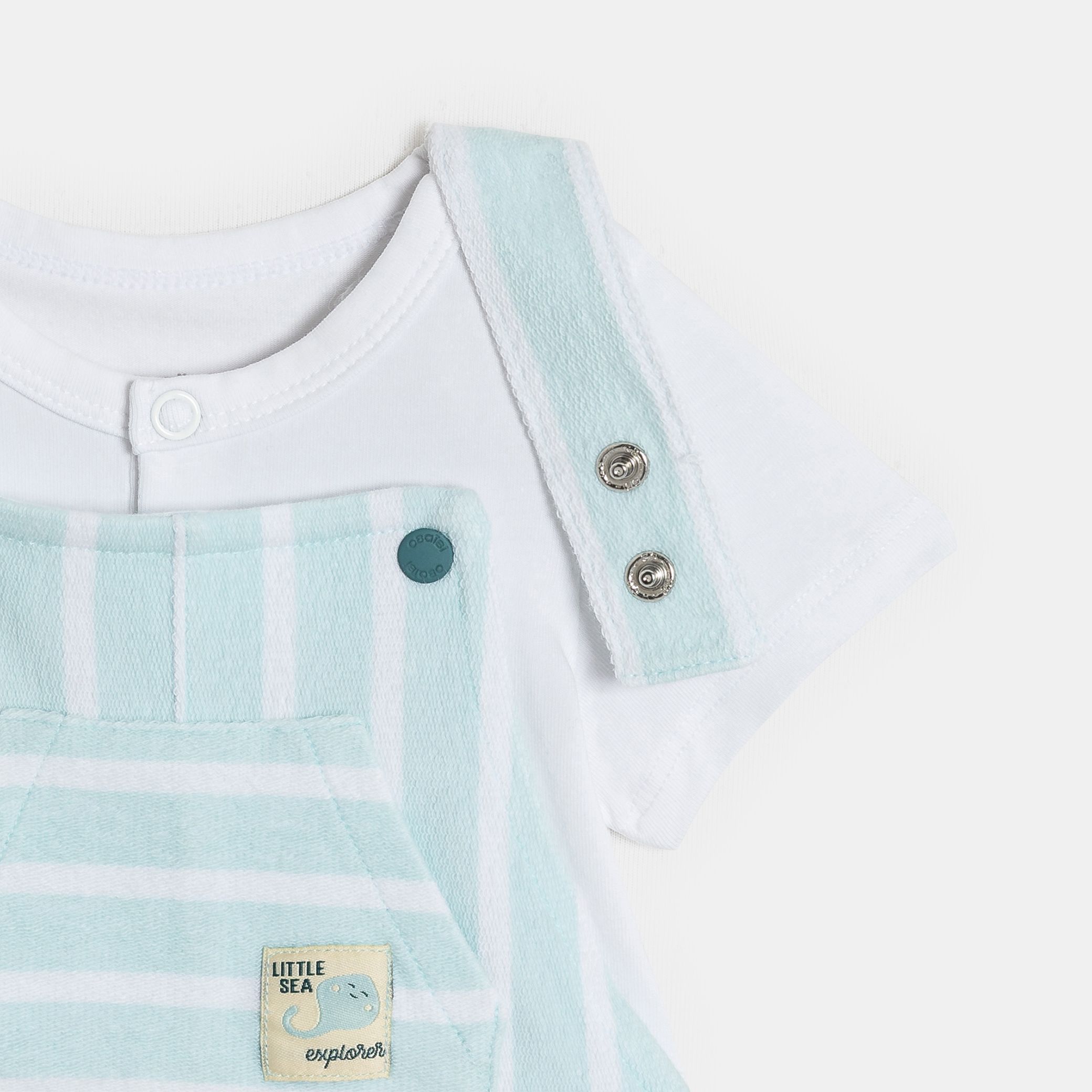Bộ quần yếm bouclé và bodysuit màu xanh nhạt dành cho bé trai
