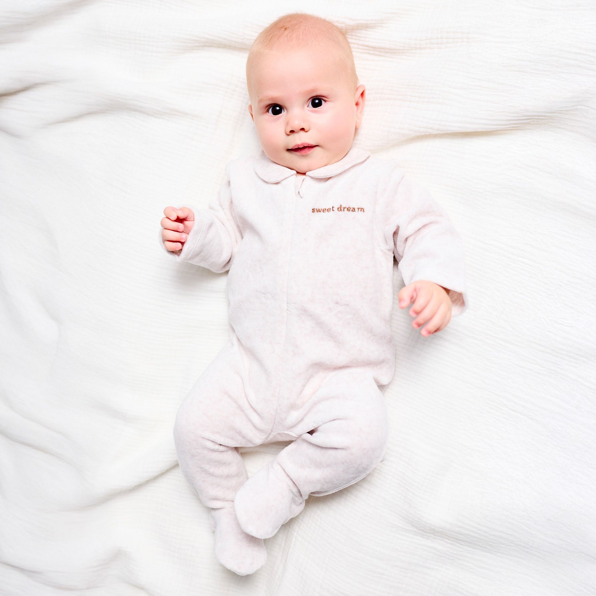 Đồ ngủ liền thân bằng nhung cho bé unisex