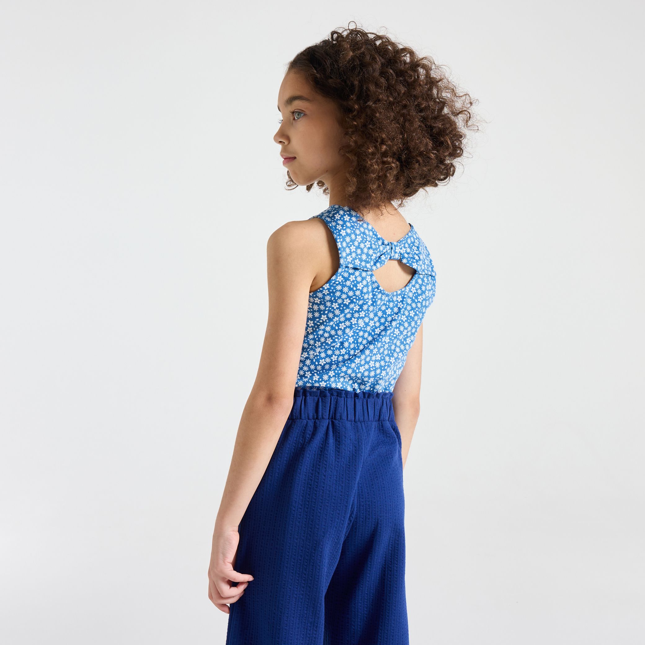 Áo tank top in họa tiết hoa cho bé gái