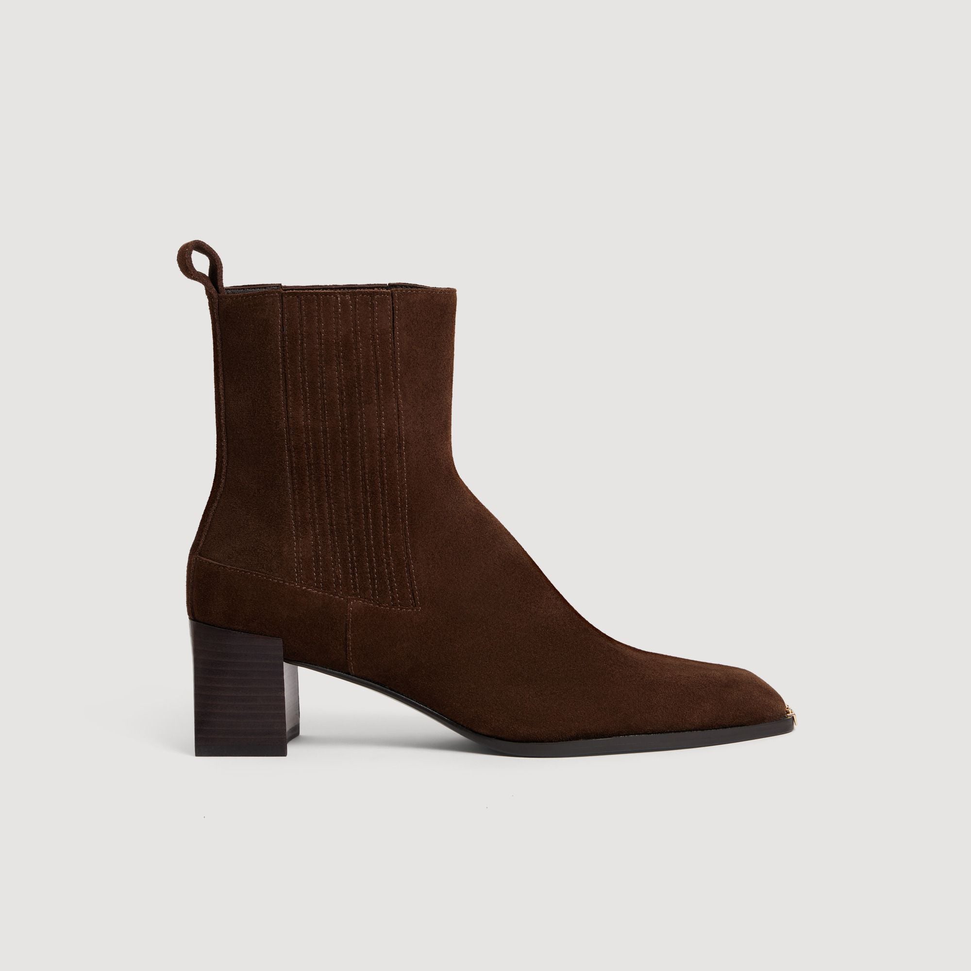 Boots cổ thấp da lộn mũi kim loại