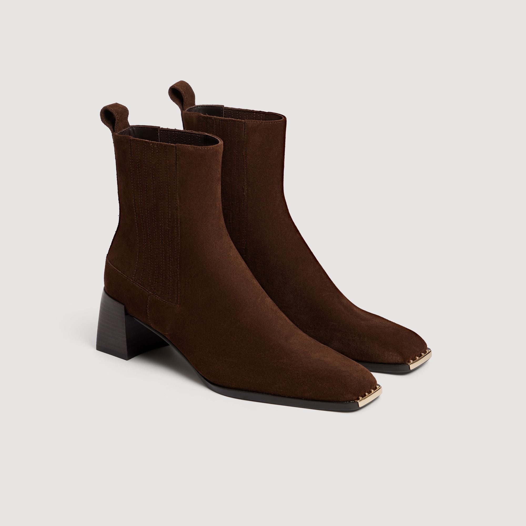 Boots cổ thấp da lộn mũi kim loại