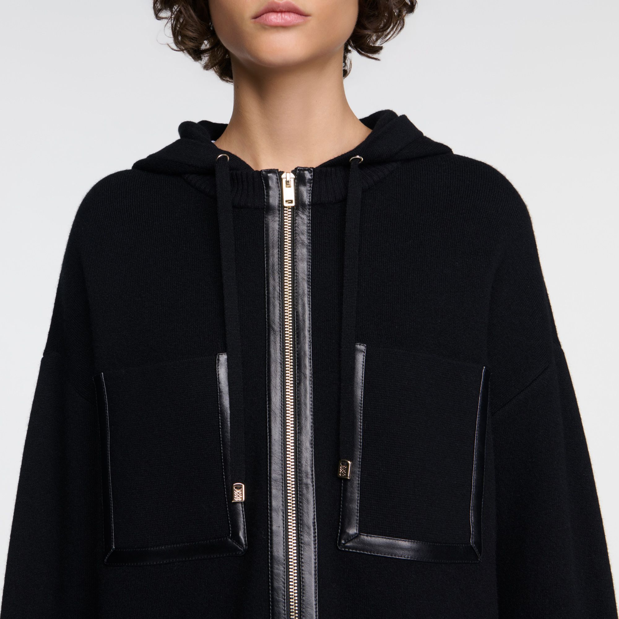 Sandro - Áo khoác cardigan có mũ trùm đầu với viền da
