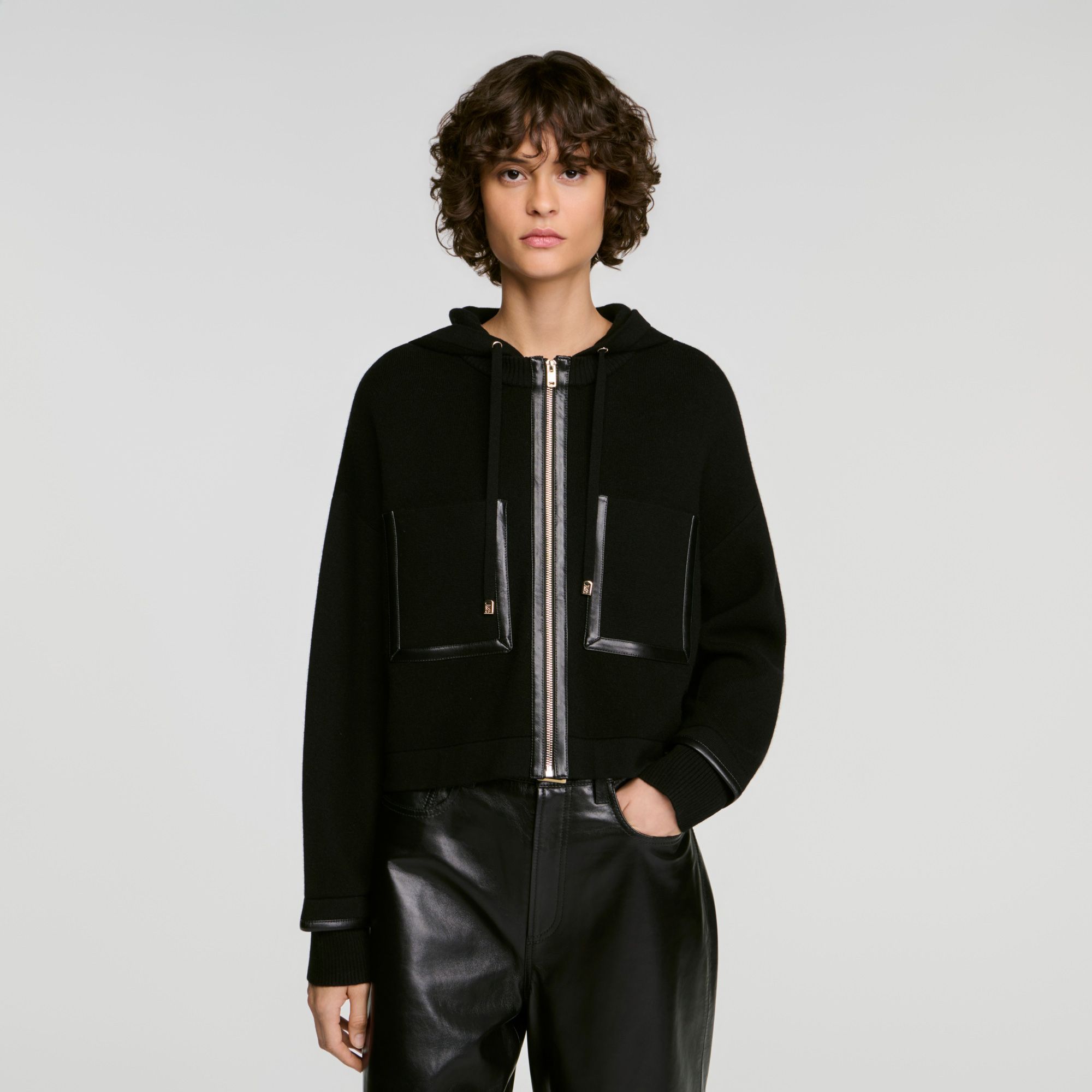 Sandro - Áo khoác cardigan có mũ trùm đầu với viền da