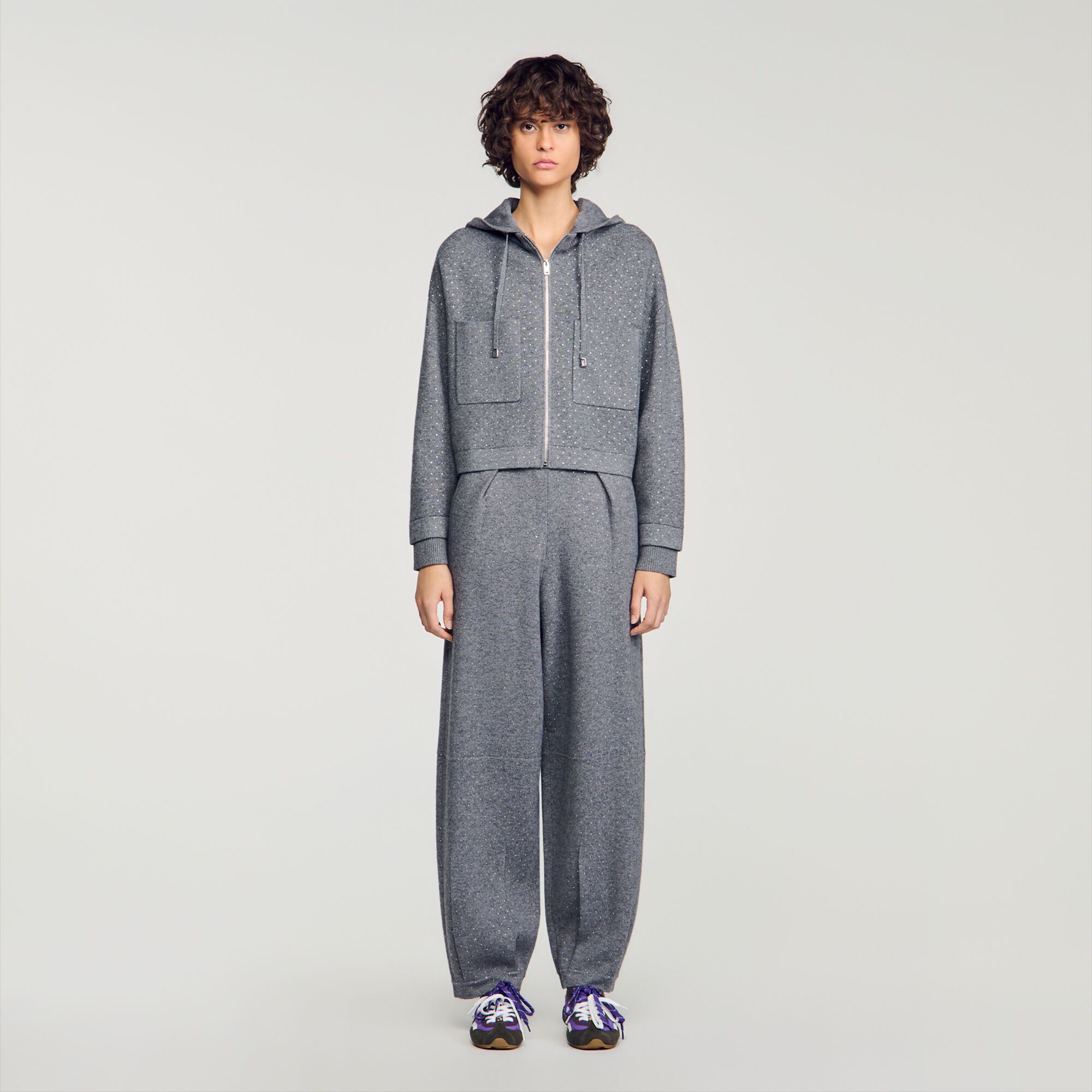 Áo cardigan đính đá dáng lửng có mũ