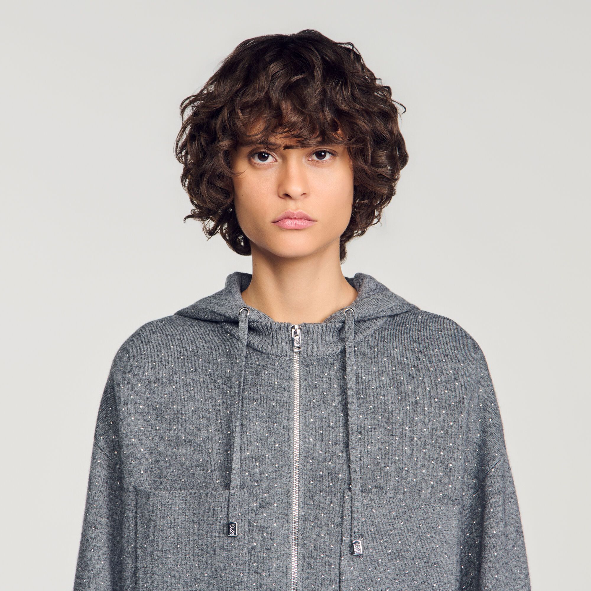 Áo cardigan đính đá dáng lửng có mũ
