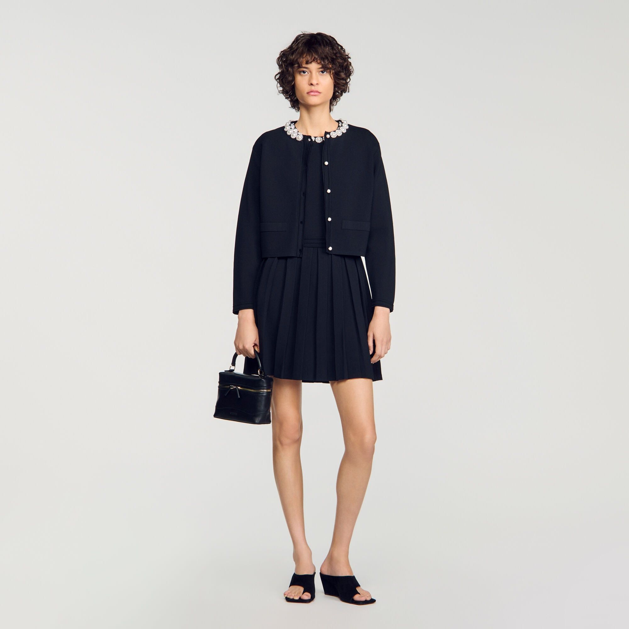 Áo cardigan cổ đính hoa ngọc trai