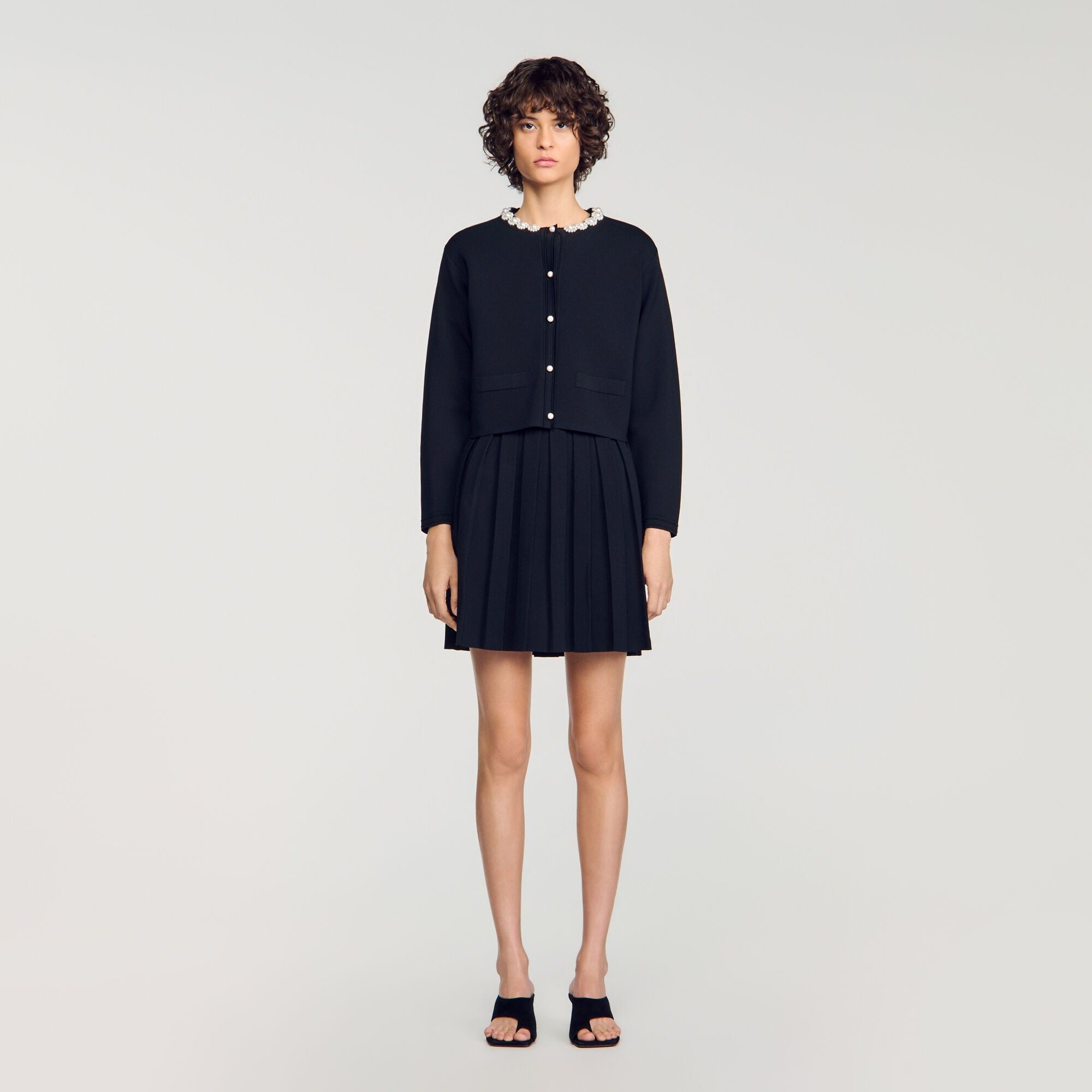 Áo cardigan cổ đính hoa ngọc trai