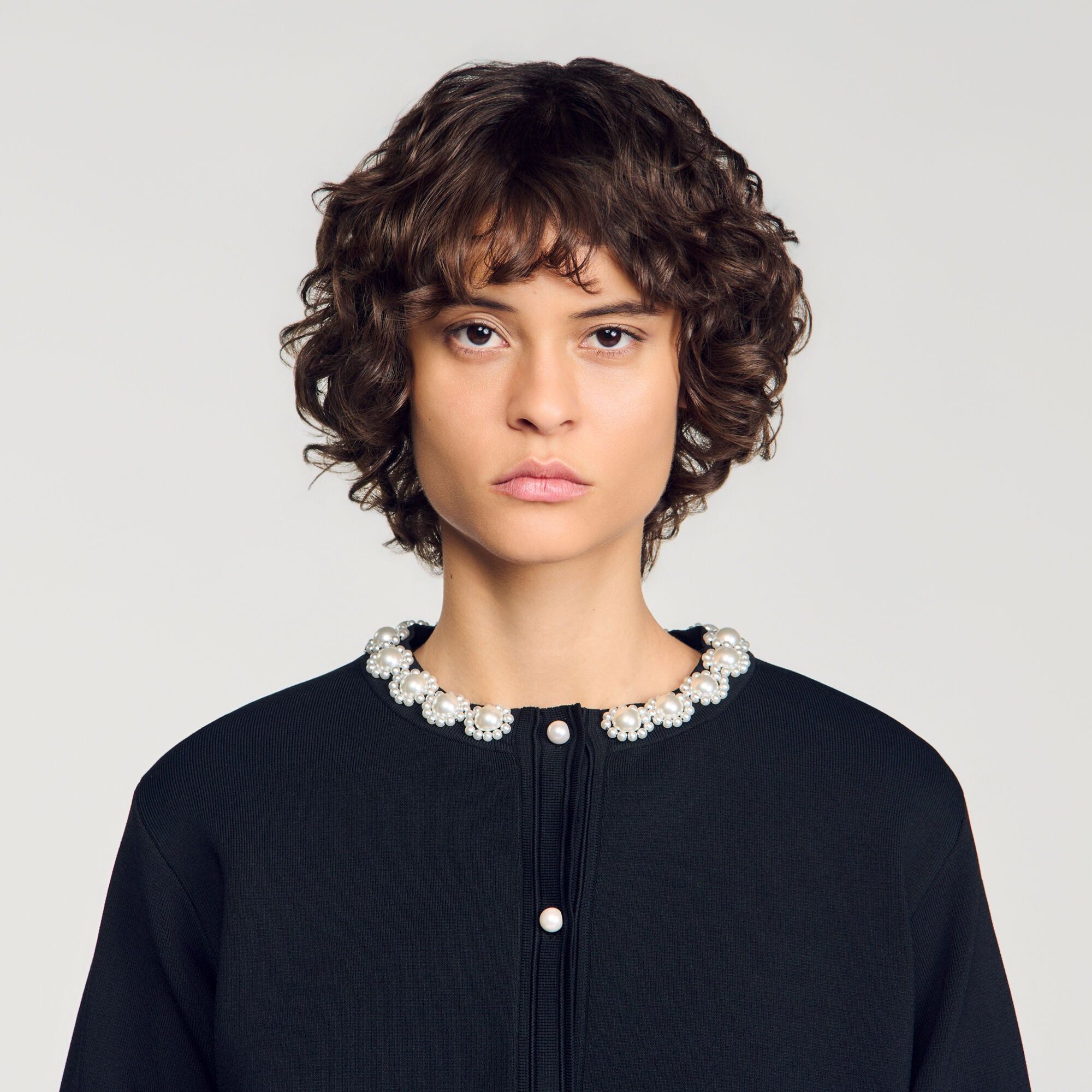 Áo cardigan cổ đính hoa ngọc trai