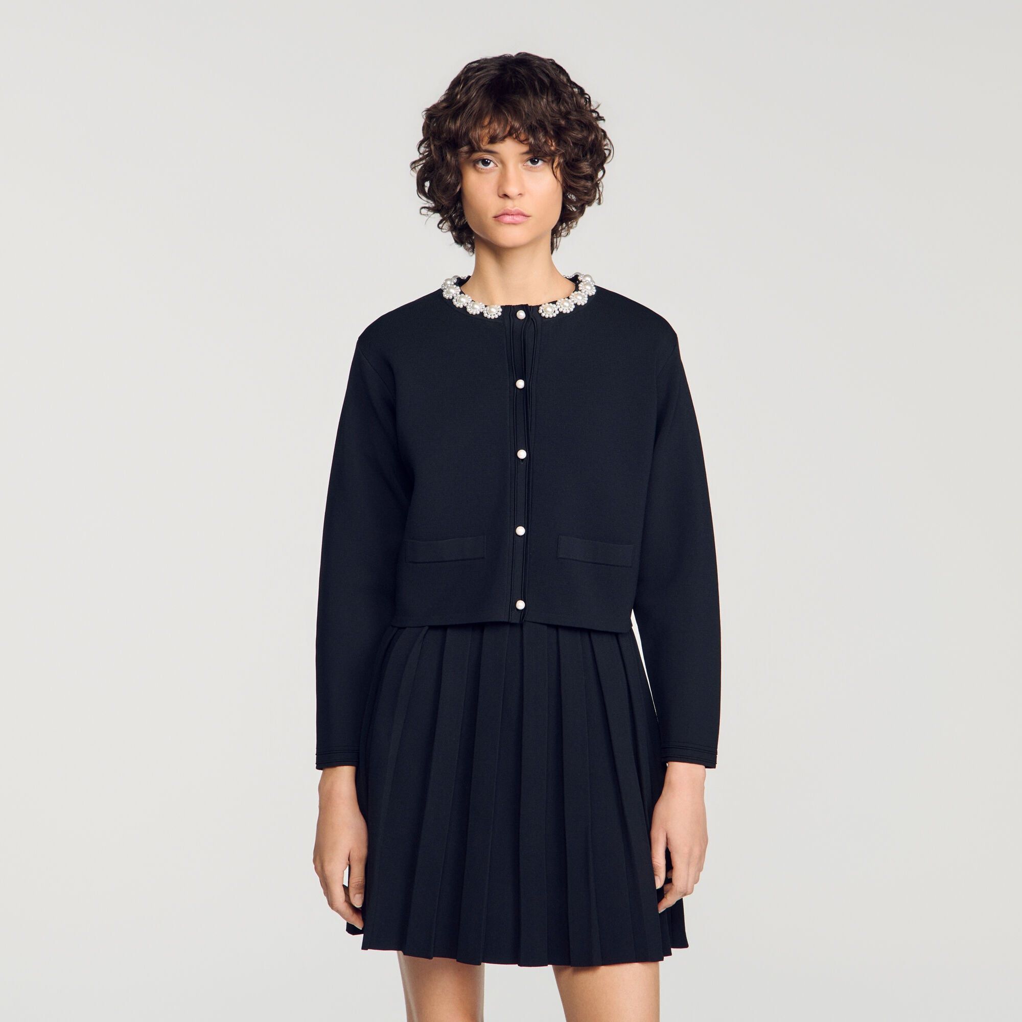 Áo cardigan cổ đính hoa ngọc trai
