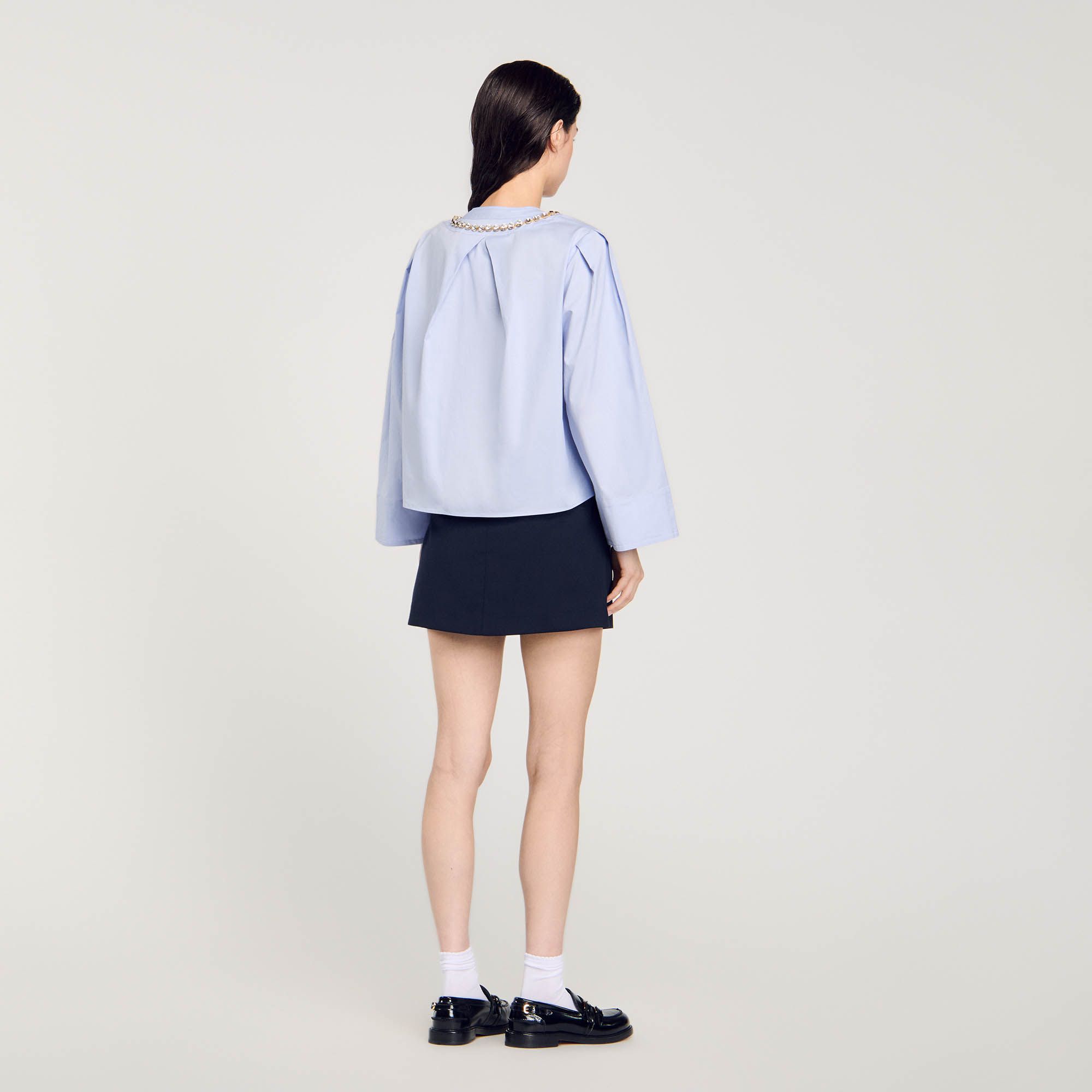 Sandro - Áo sơ mi dáng crop cổ viền đính đá