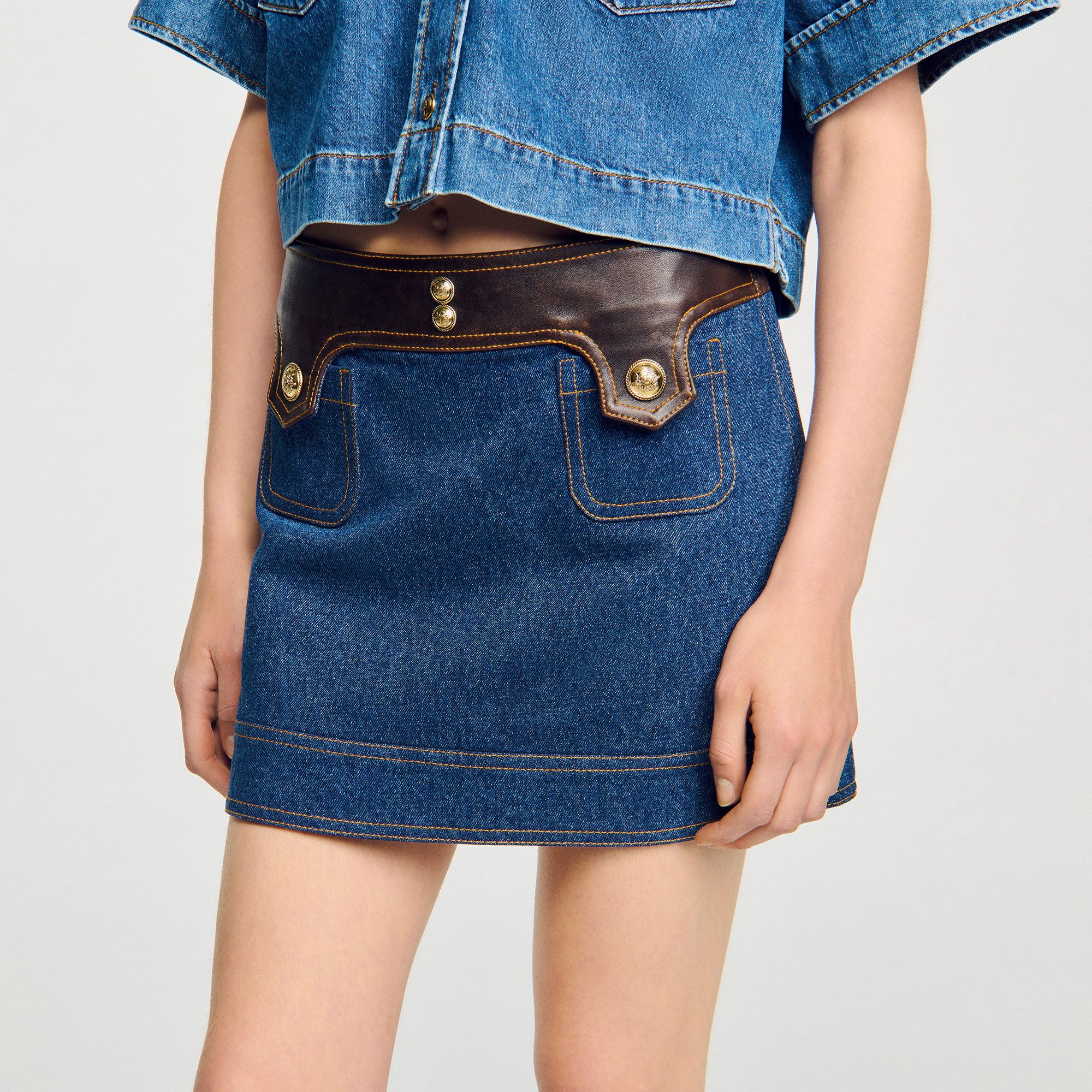 Sandro - Chân váy ngắn denim phối da