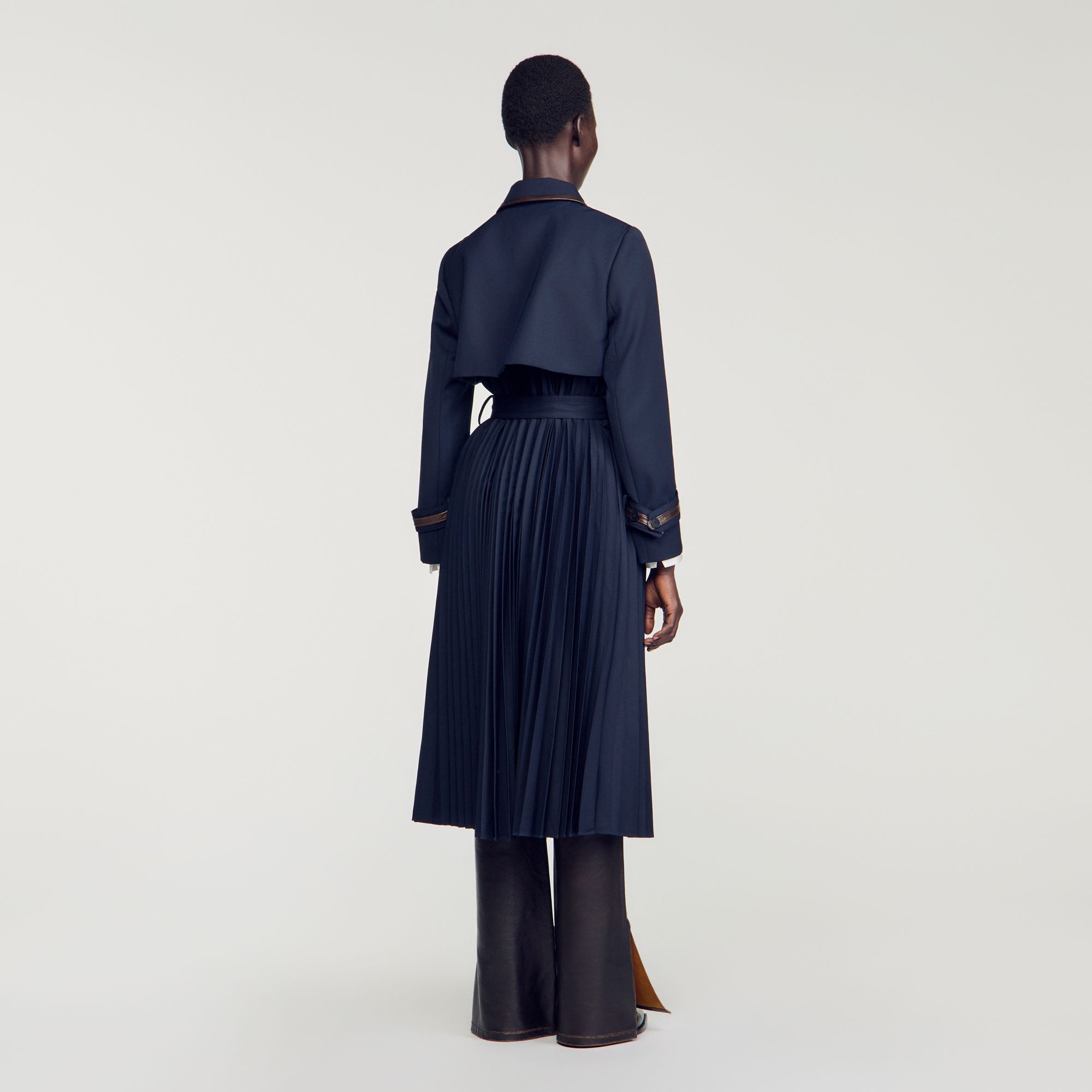 Sandro - Áo khoác trench coat với cổ áo bằng da xếp ly