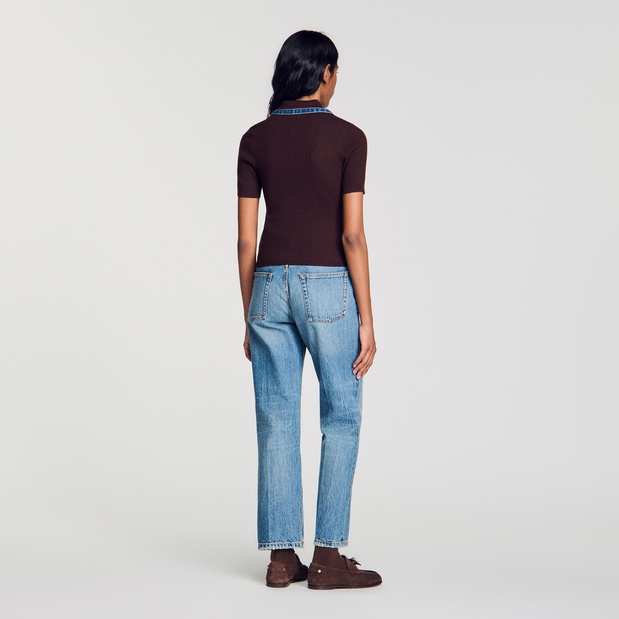 Sandro - Áo polo dệt kim với cổ áo denim