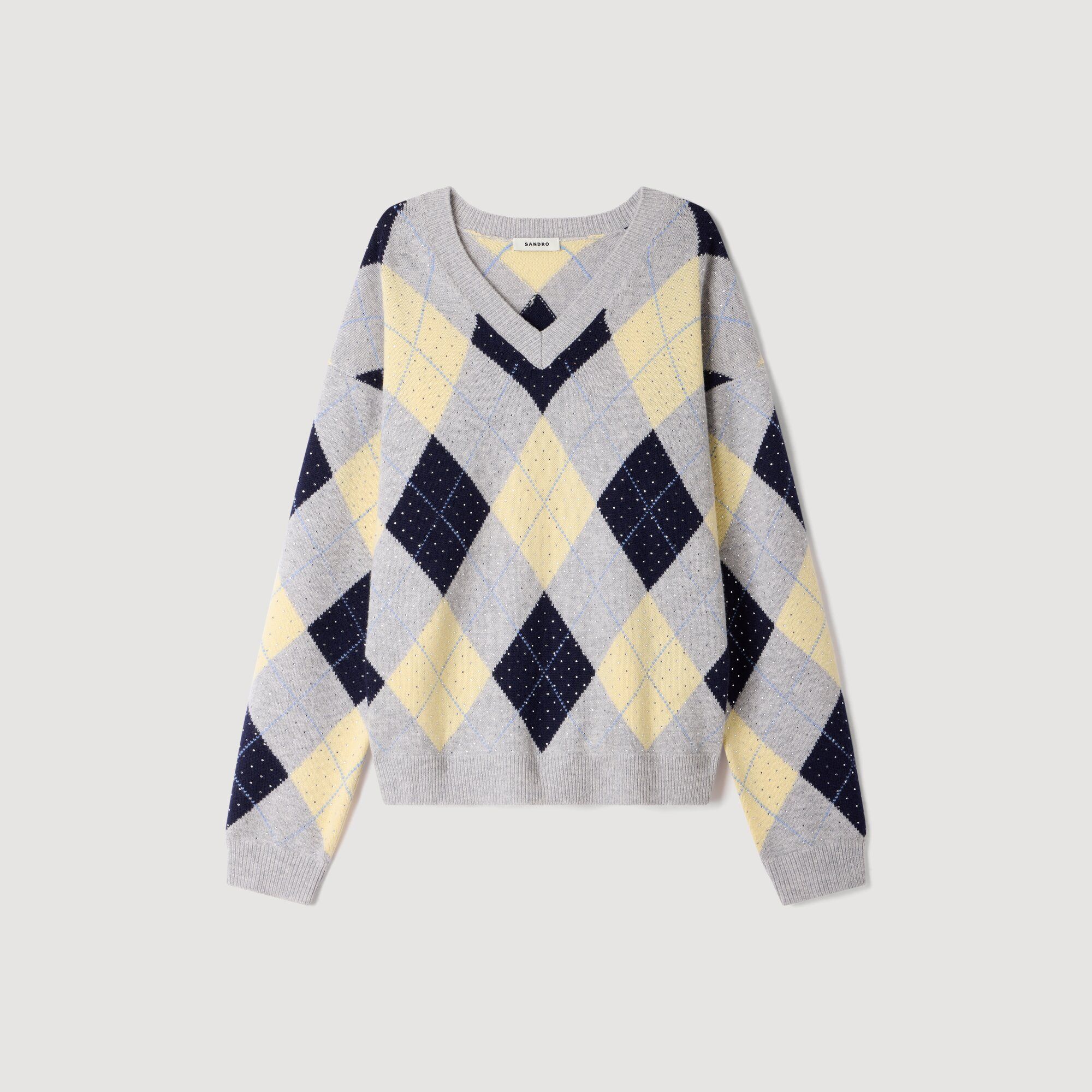 Áo len cổ V họa tiết Argyle đính đá