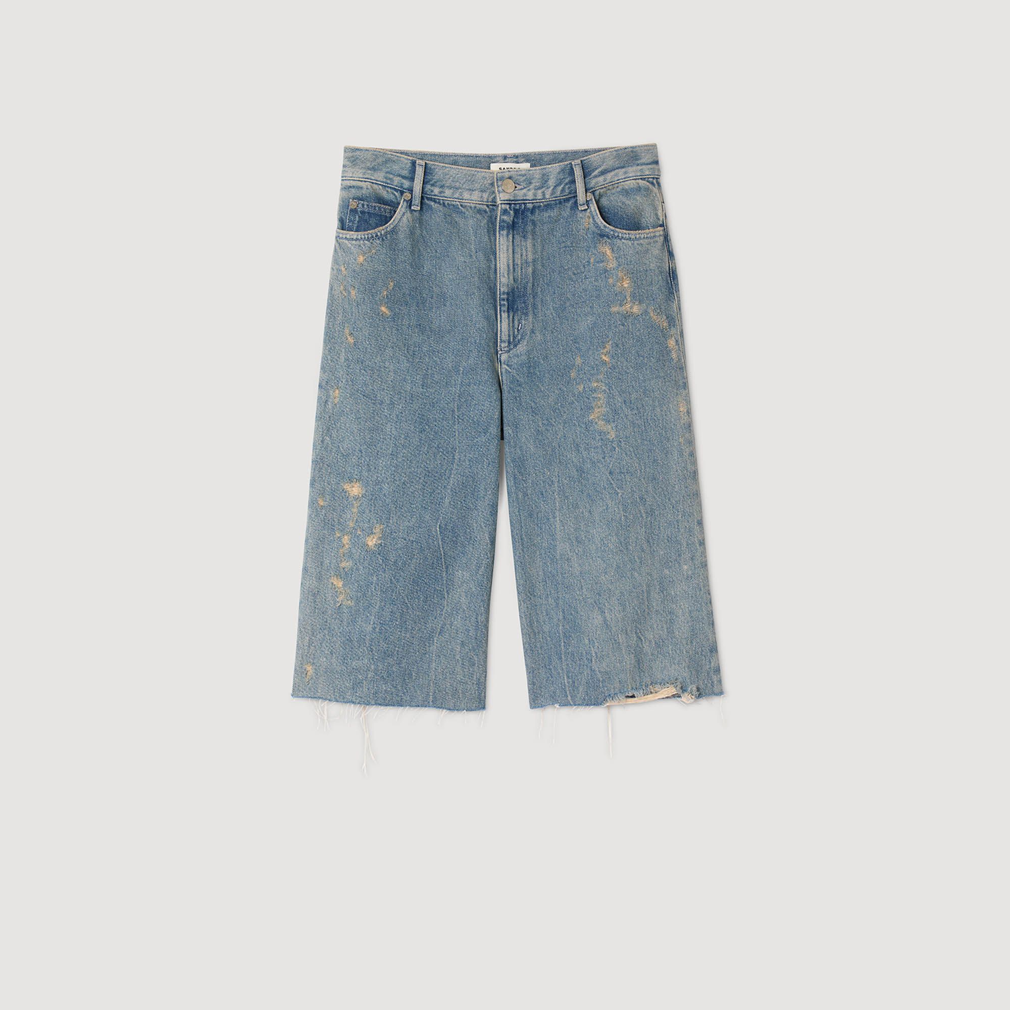 Quần short denim sờn kiểu Bermuda