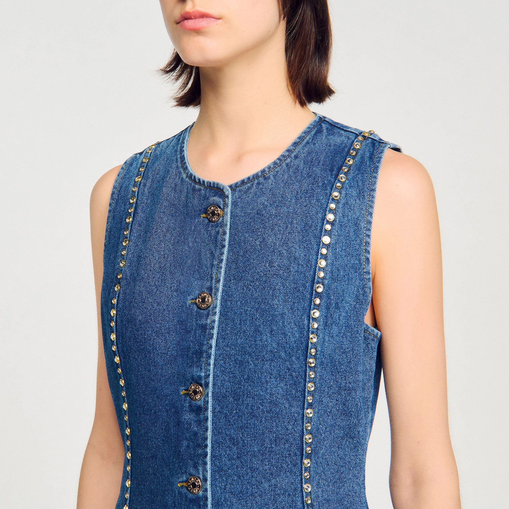 Áo denim đính đá