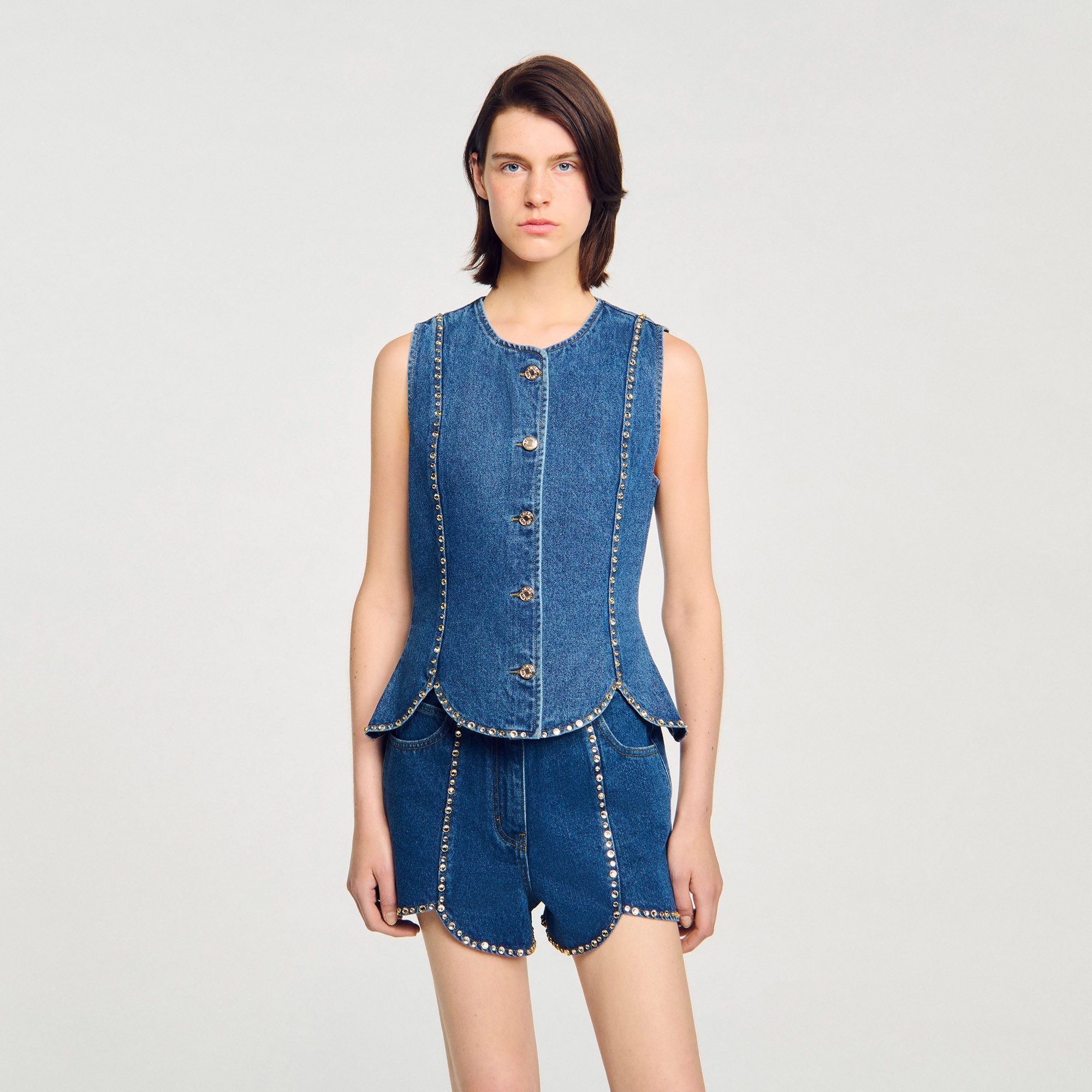 Áo denim đính đá