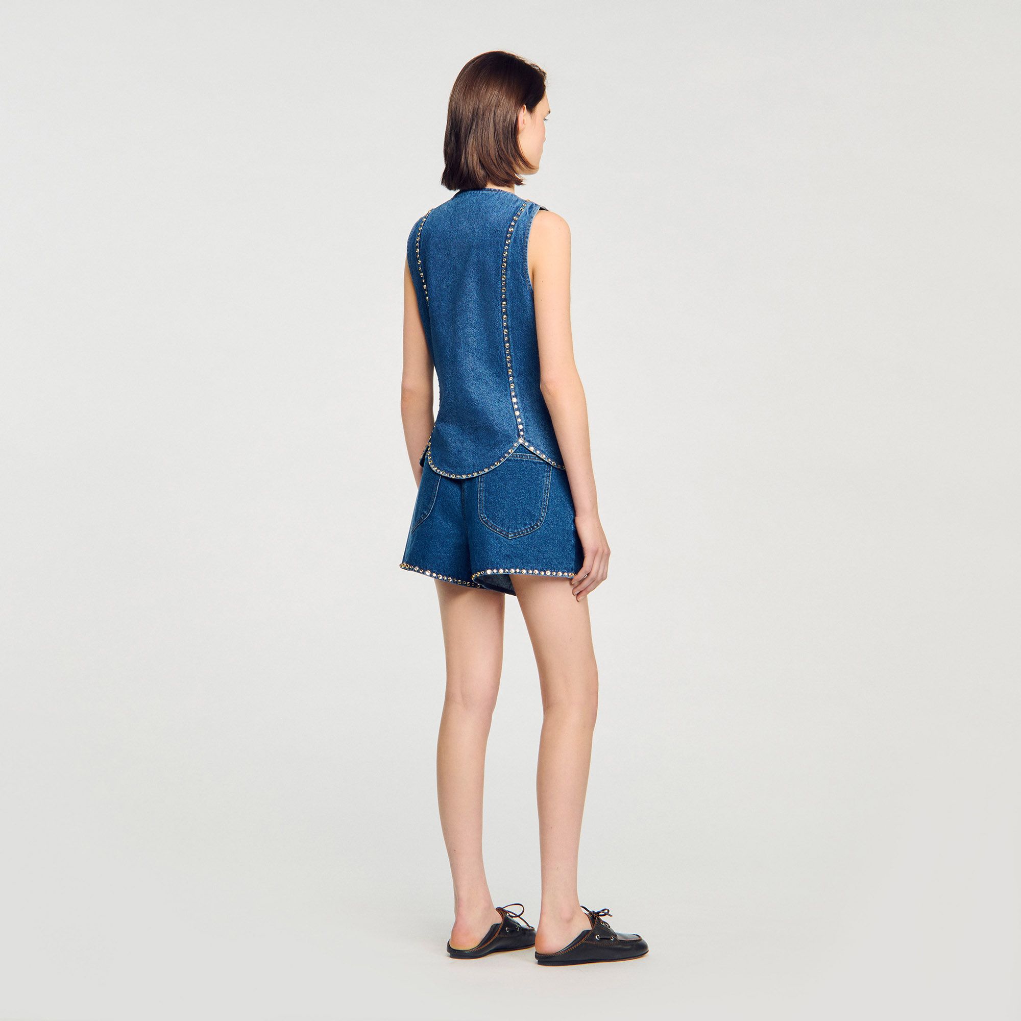 Áo denim đính đá