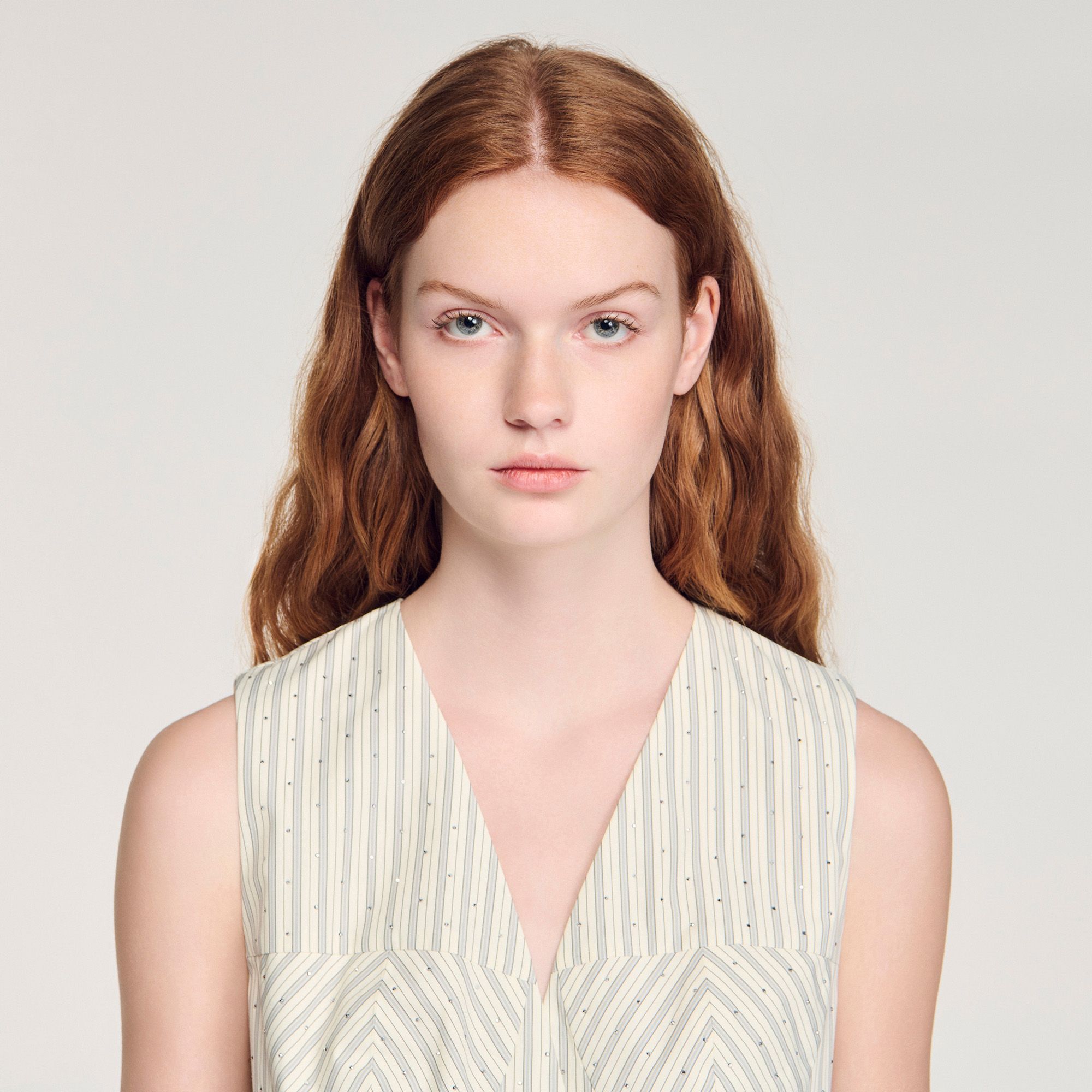 Sandro - Áo crop top đính đá sọc