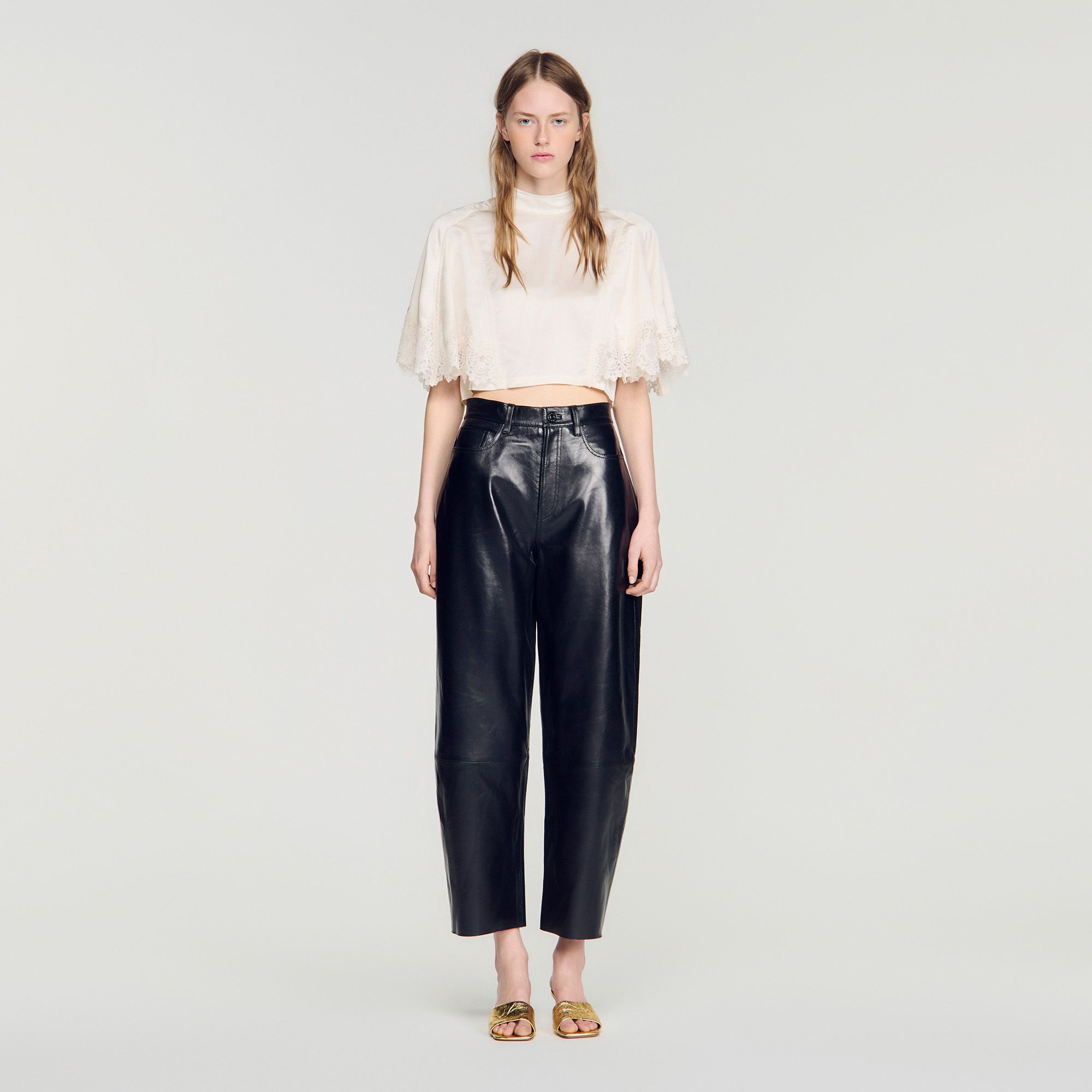Sandro - Áo croptop satin phối ren