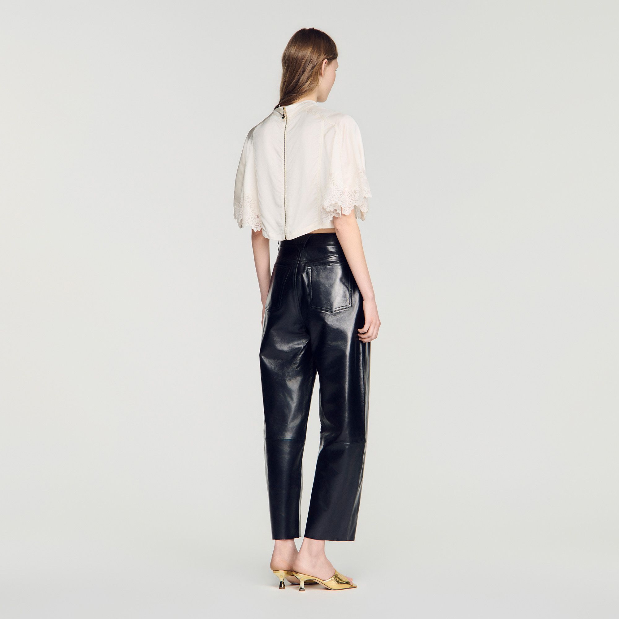 Sandro - Áo croptop satin phối ren