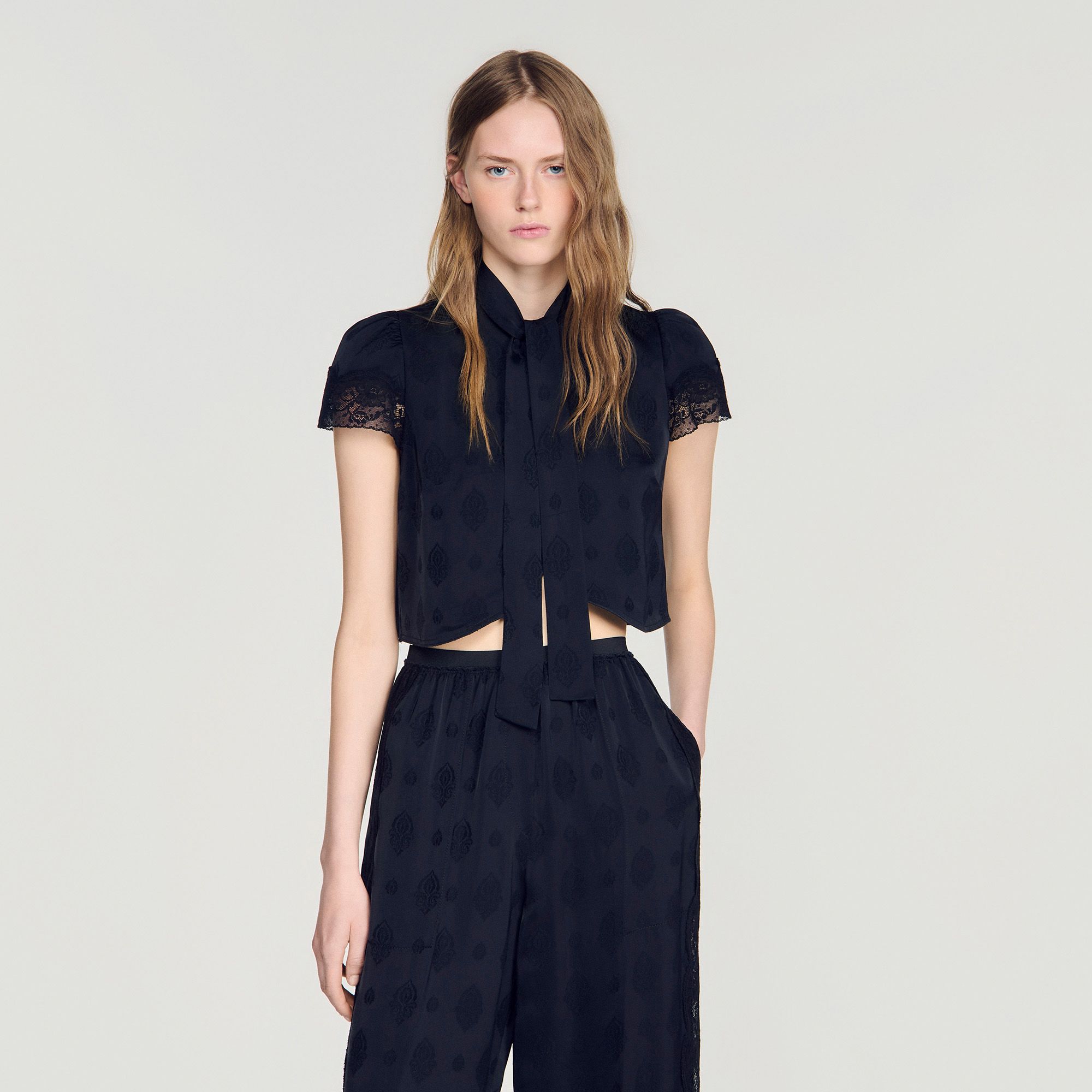 Sandro - Áo croptop họa tiết Paisley jacquard