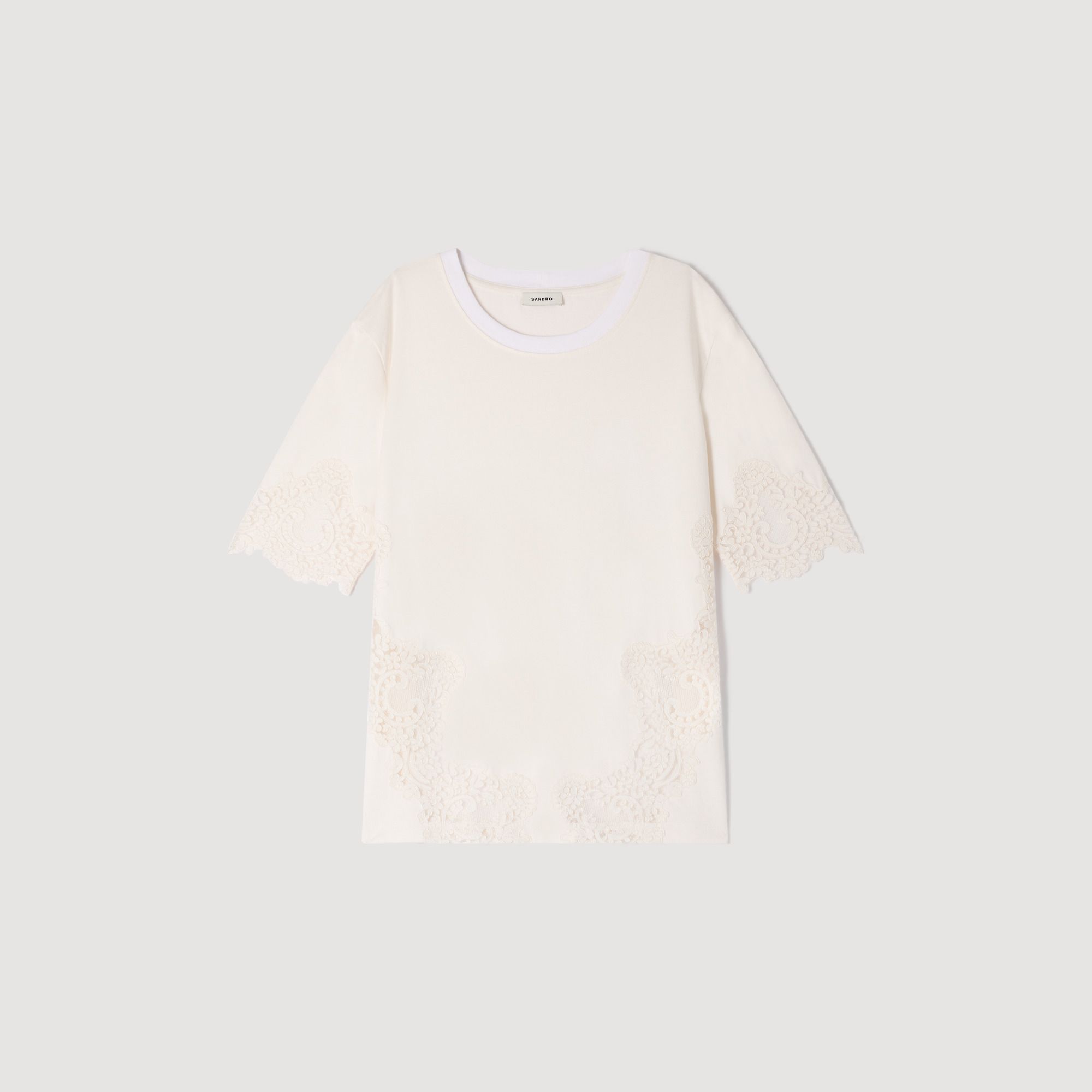 Áo thun cotton chi tiết ren dáng loose fit