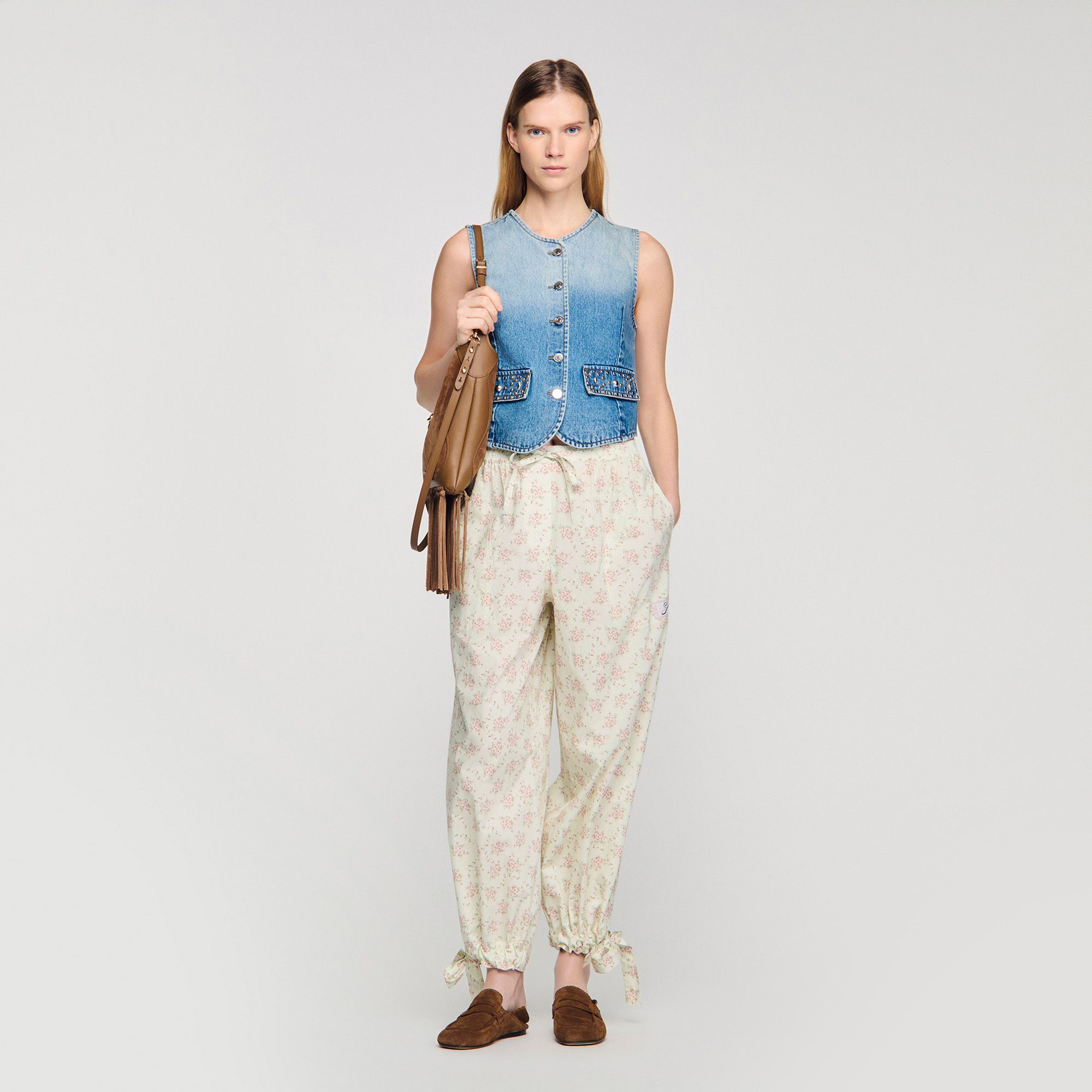 Sandro - Áo khoác denim ngắn đính đinh tán