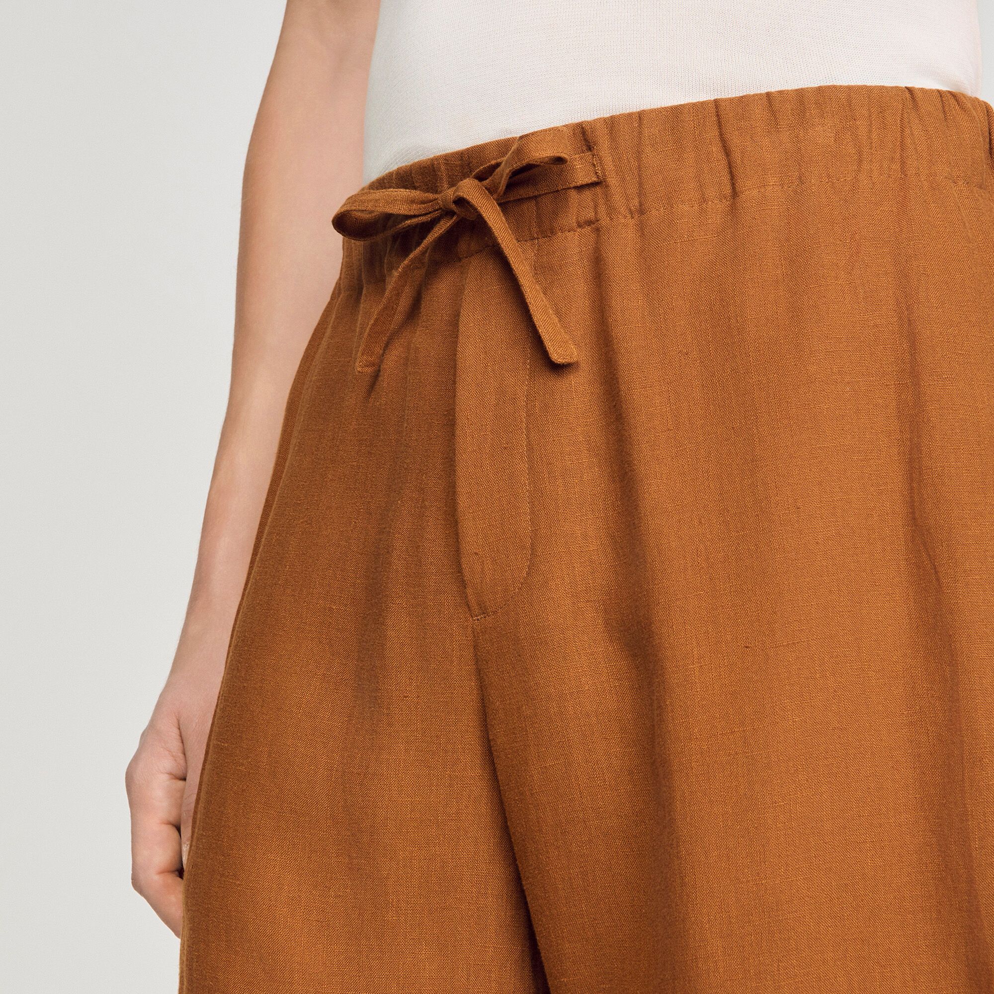 Sandro - Quần short vải lanh cạp chun