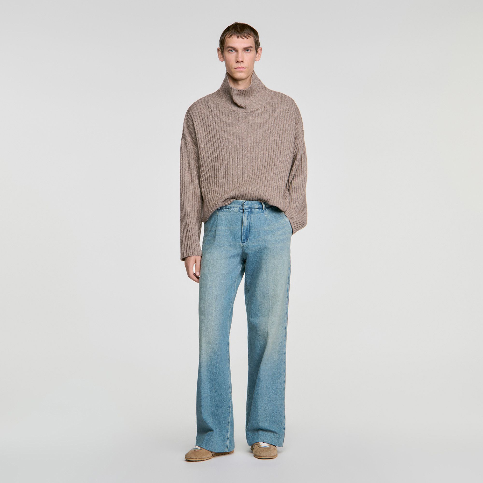 Quần jeans ống rộng wash bạc màu