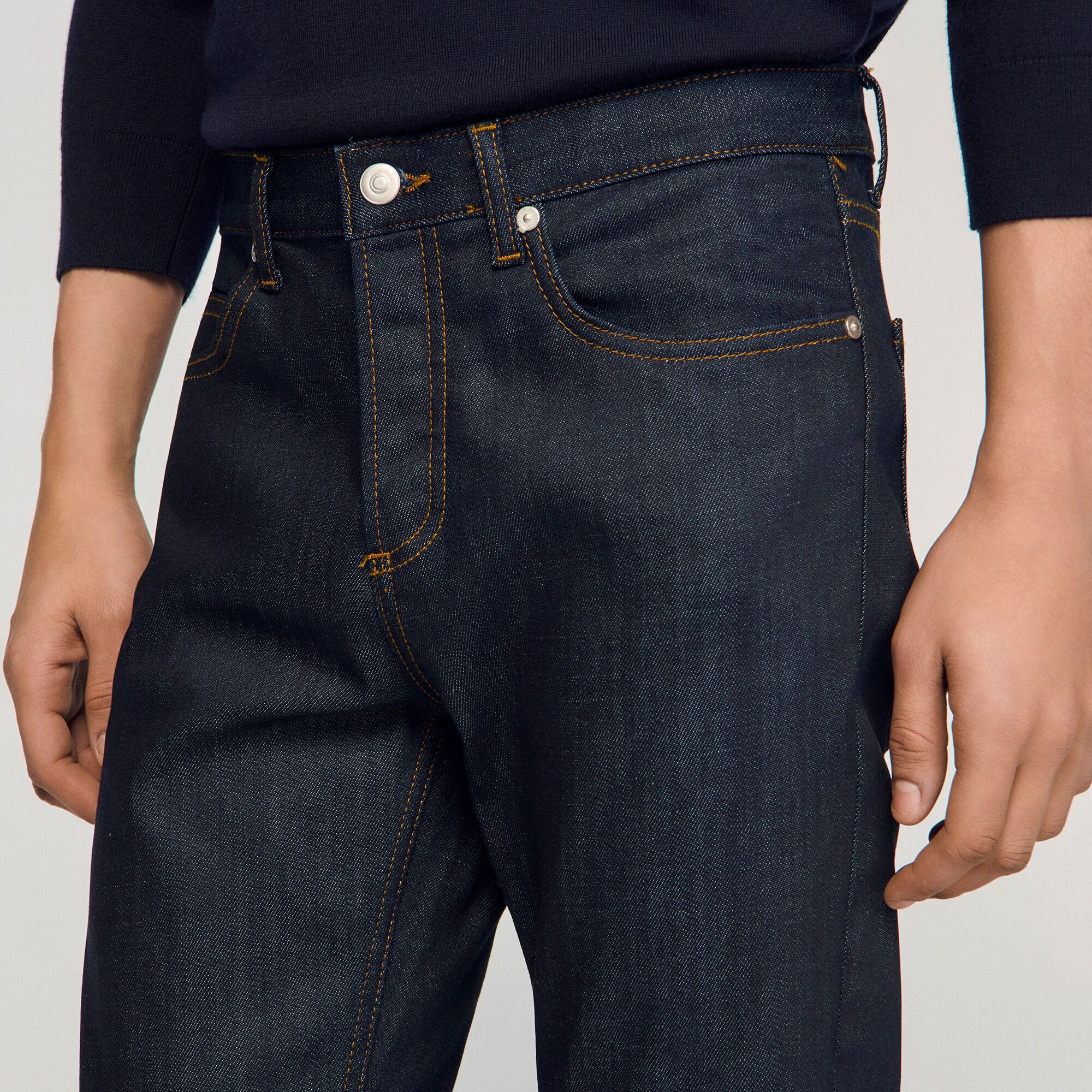 Quần jeans Raw dáng slim-fit