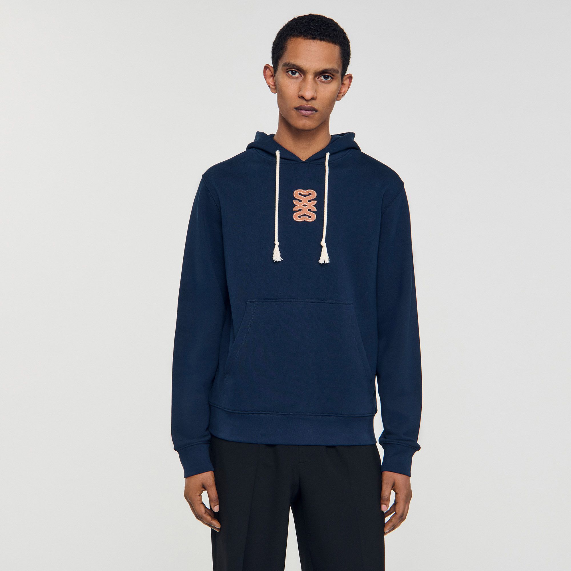 Sandro - Áo hoodie phối logo da