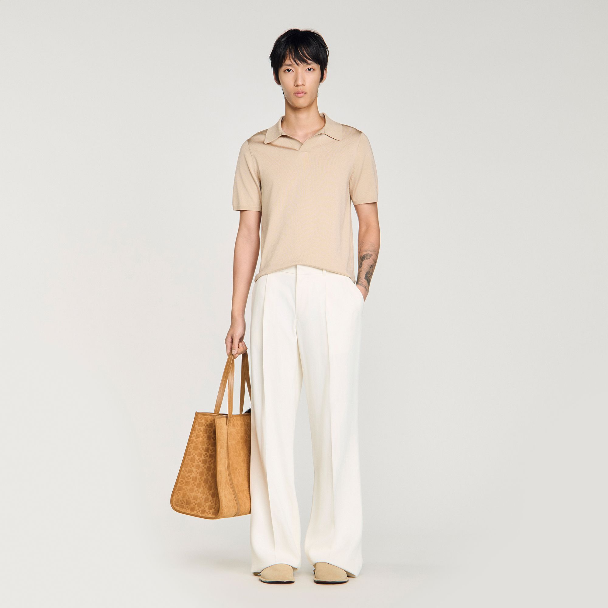 Áo polo cổ chữ V tay ngắn
