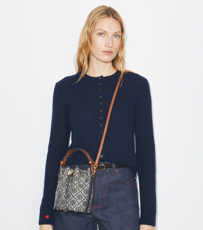 Túi bucket mini T Monogram