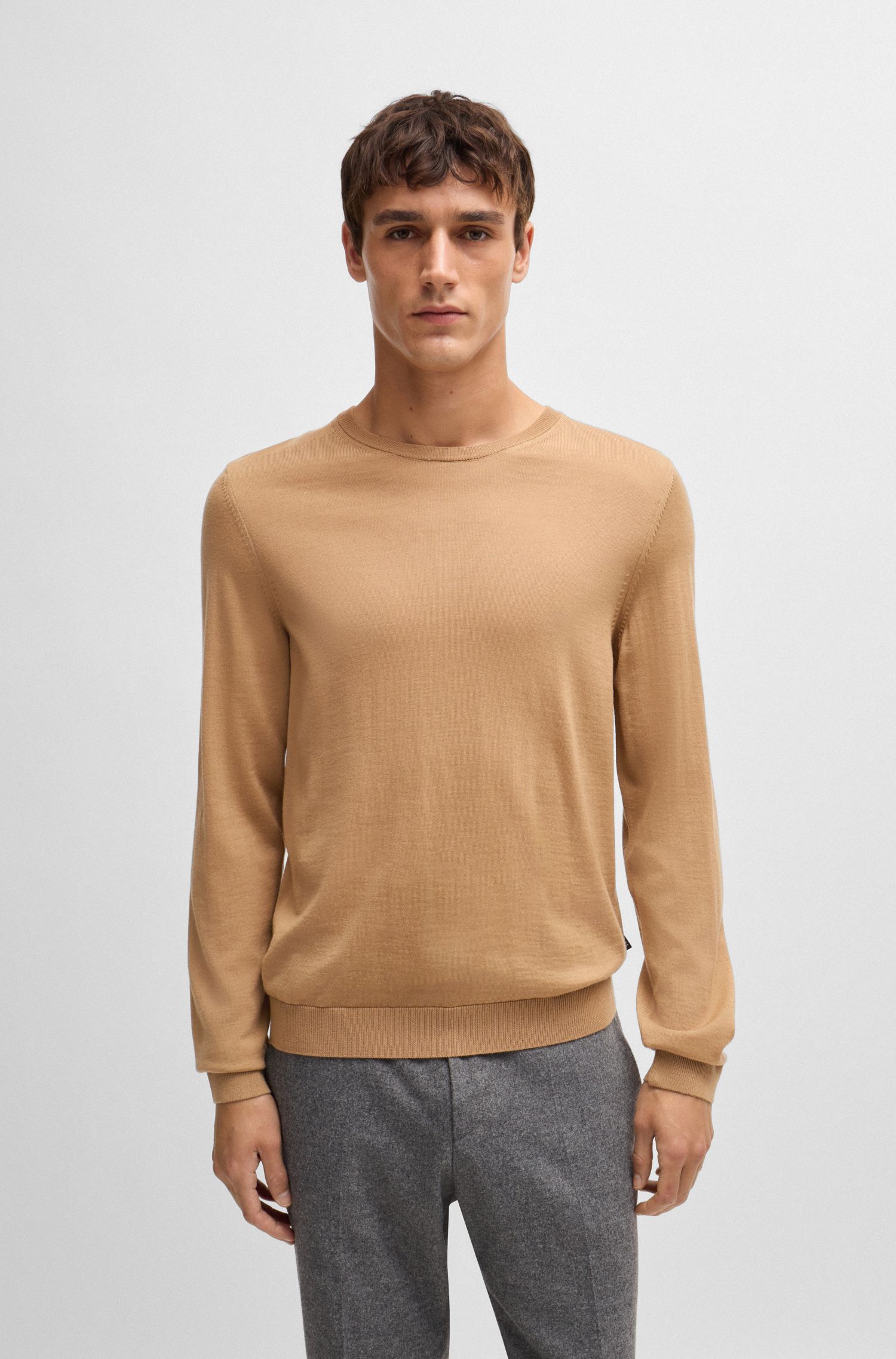 Áo sweater slim-fit cổ tròn