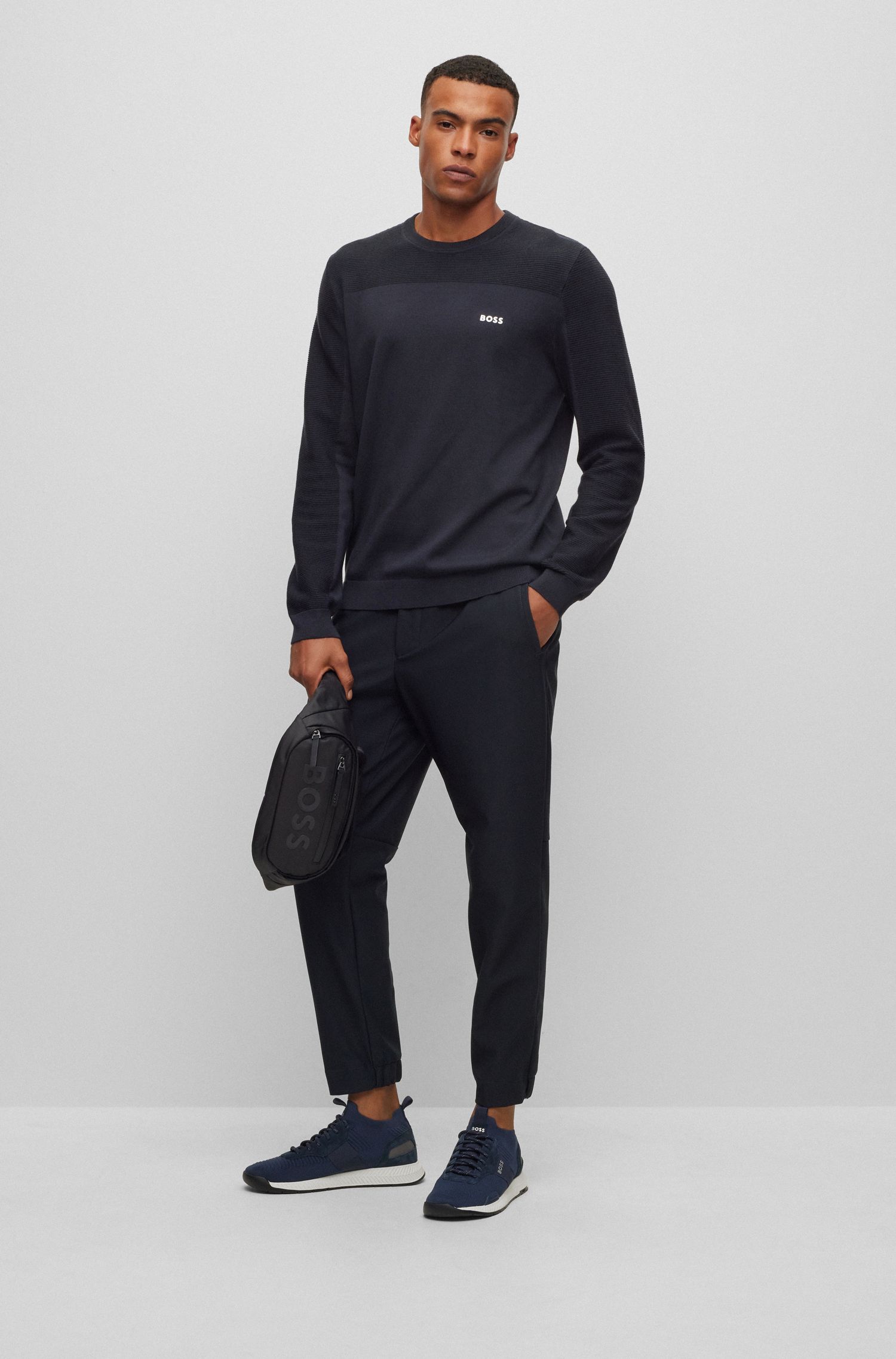 BOSS - Áo sweater cổ tròn với logo từ vải dry-flex thoáng khí