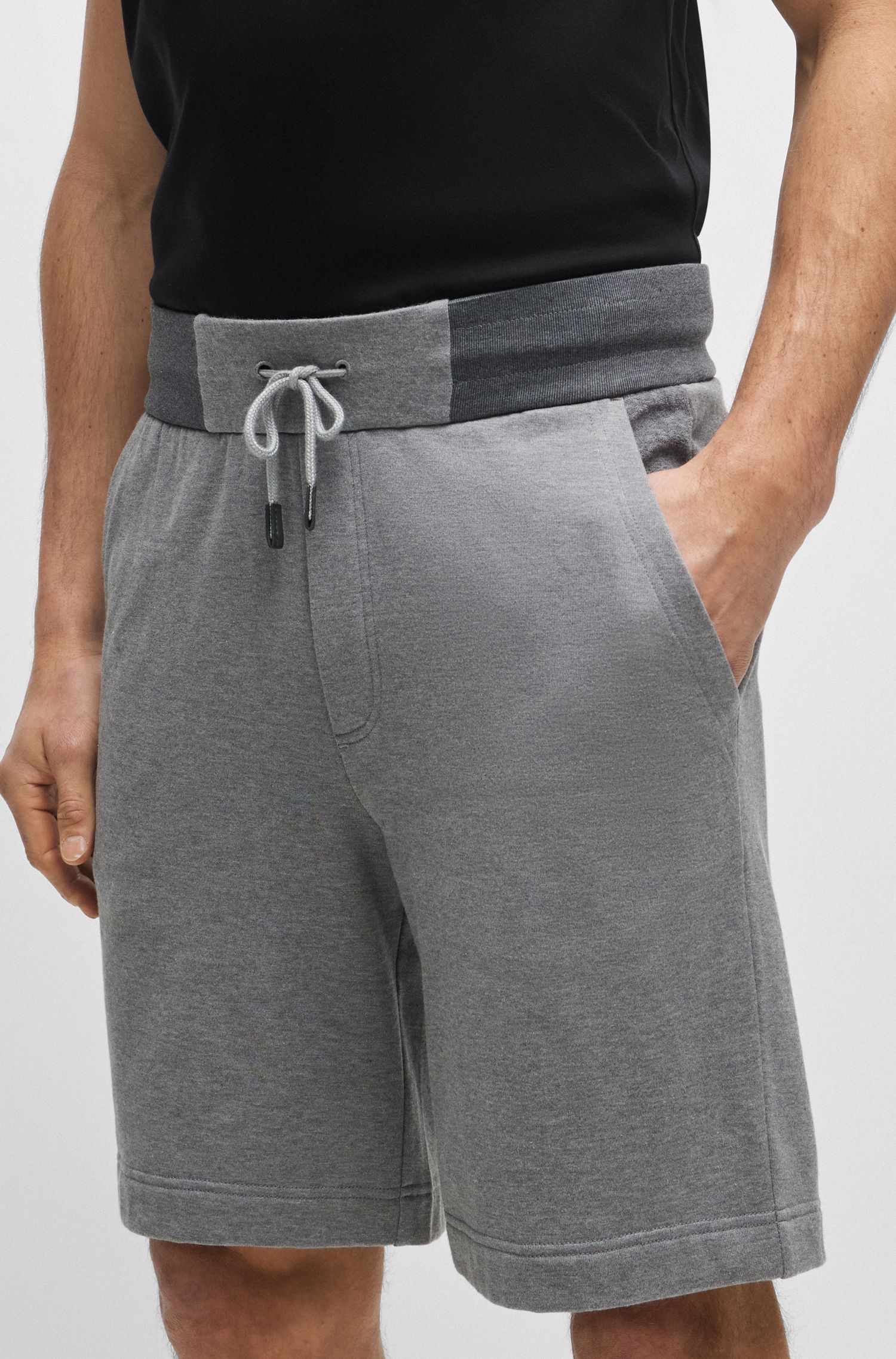 BOSS - Quần short vừa vặn với khăn bông có dây rút
